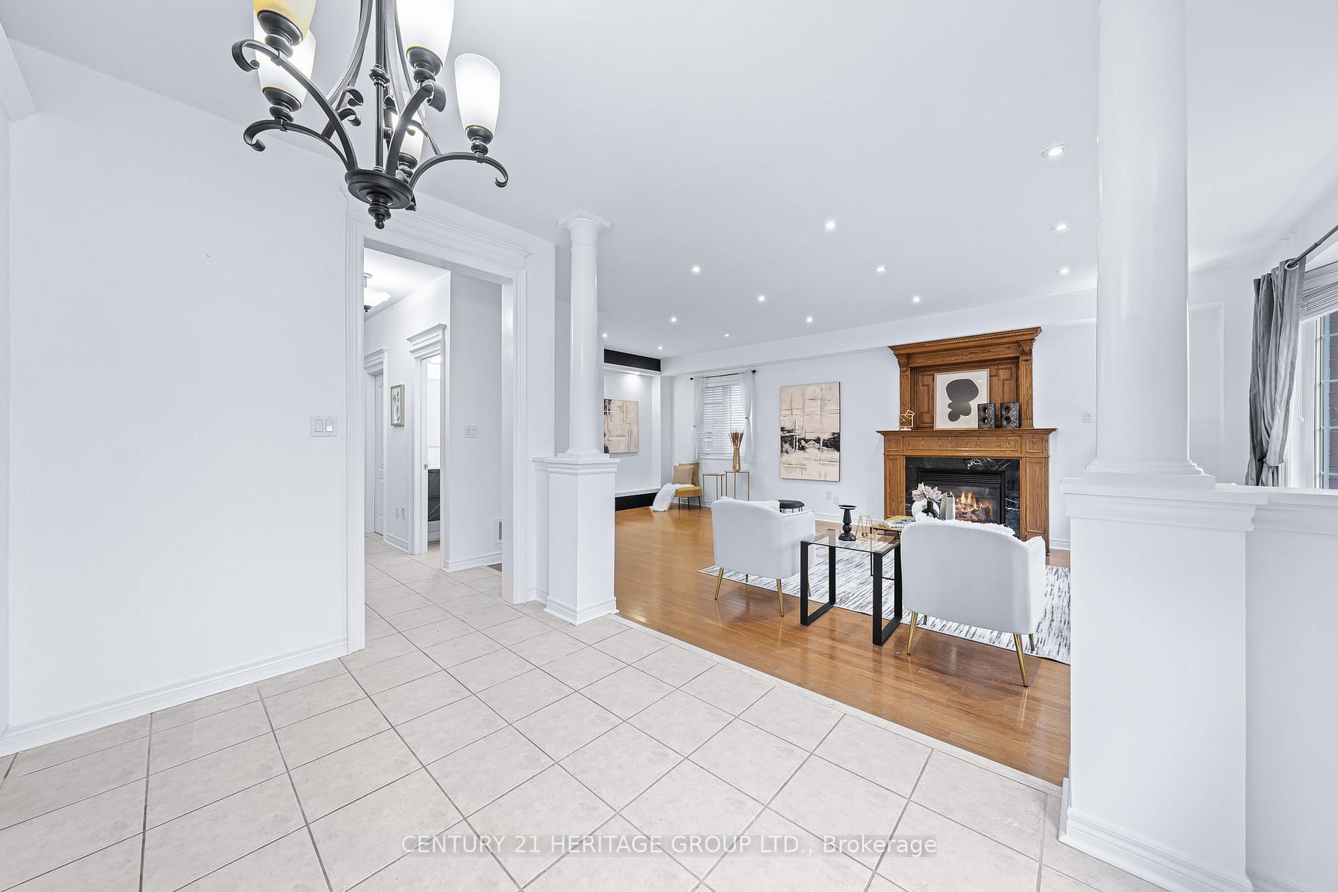 Photo 2 of 229 Willis Drive, Aurora, Aurora Highlands — HOMEH