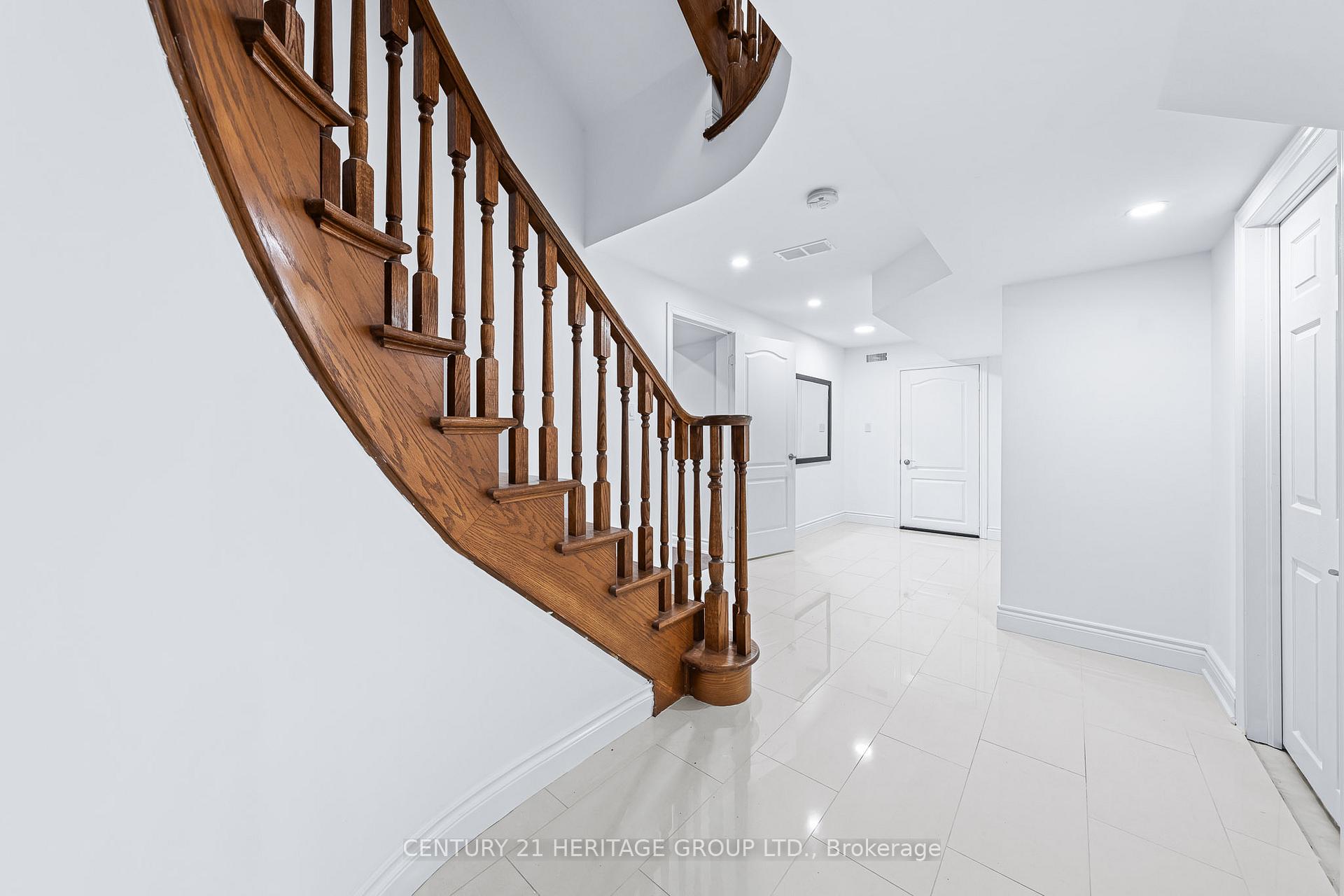 Photo 16 of 229 Willis Drive, Aurora, Aurora Highlands — HOMEH