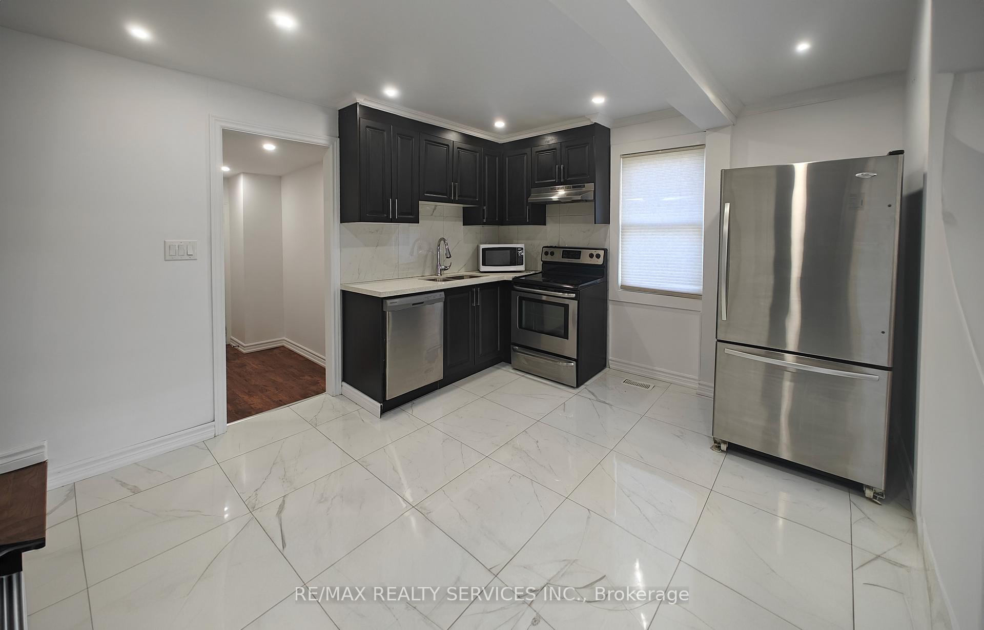 Photo 3 of 764 Caron Avenue, Windsor — HOMEH