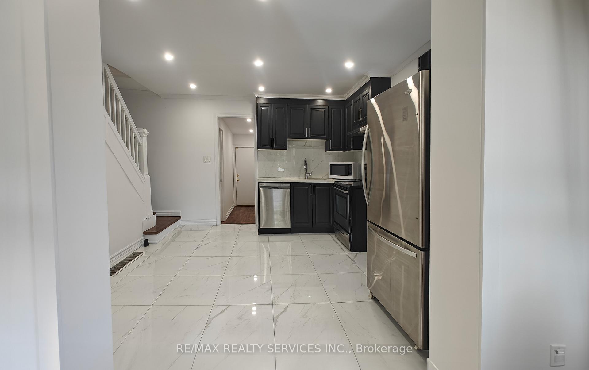Photo 5 of 764 Caron Avenue, Windsor — HOMEH