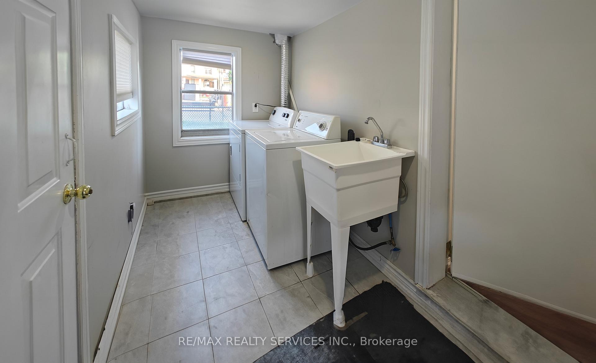 Photo 17 of 764 Caron Avenue, Windsor — HOMEH