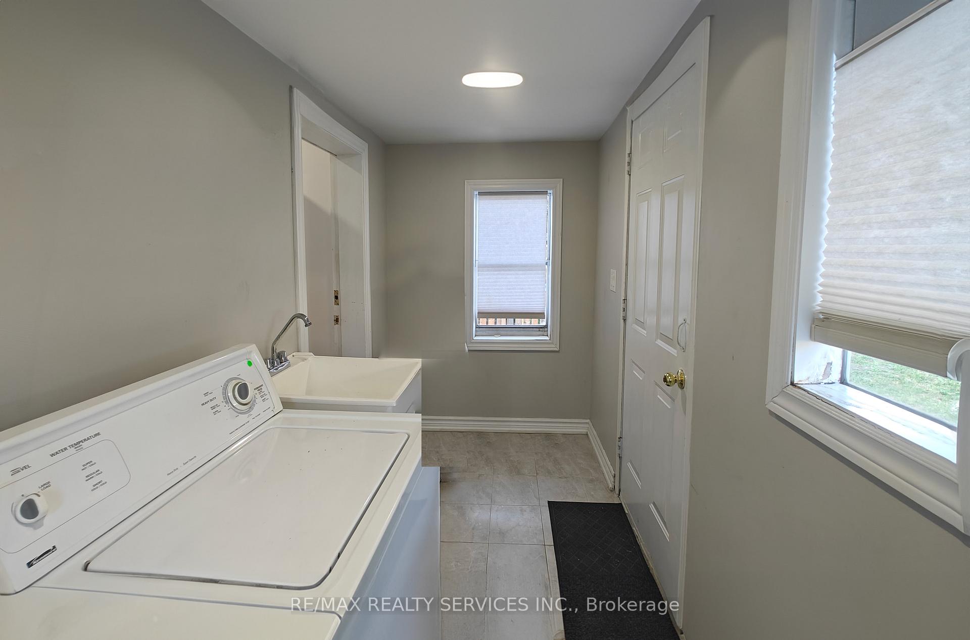 Photo 12 of 764 Caron Avenue, Windsor — HOMEH