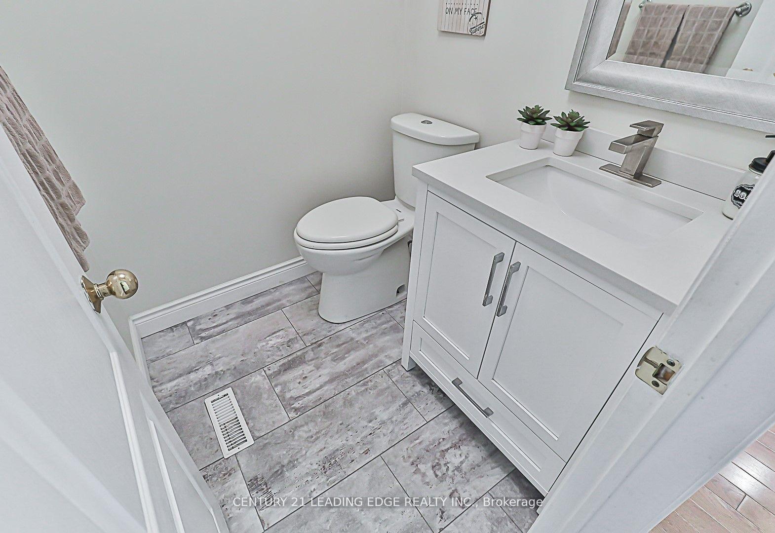 Photo 14 of 724 Barnes Crescent, Oshawa, Northglen — HOMEH