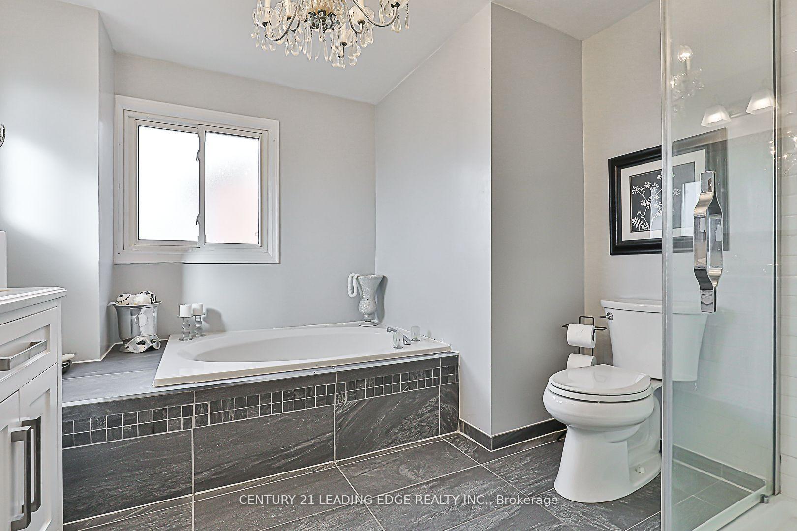 Photo 27 of 724 Barnes Crescent, Oshawa, Northglen — HOMEH
