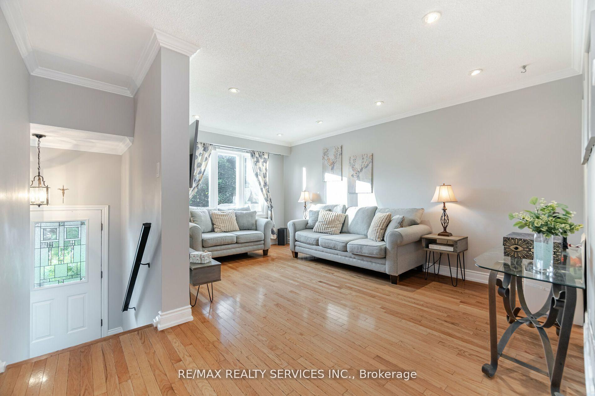 Photo 37 of 11 Courtleigh Square, Brampton, Heart Lake East — HOMEH