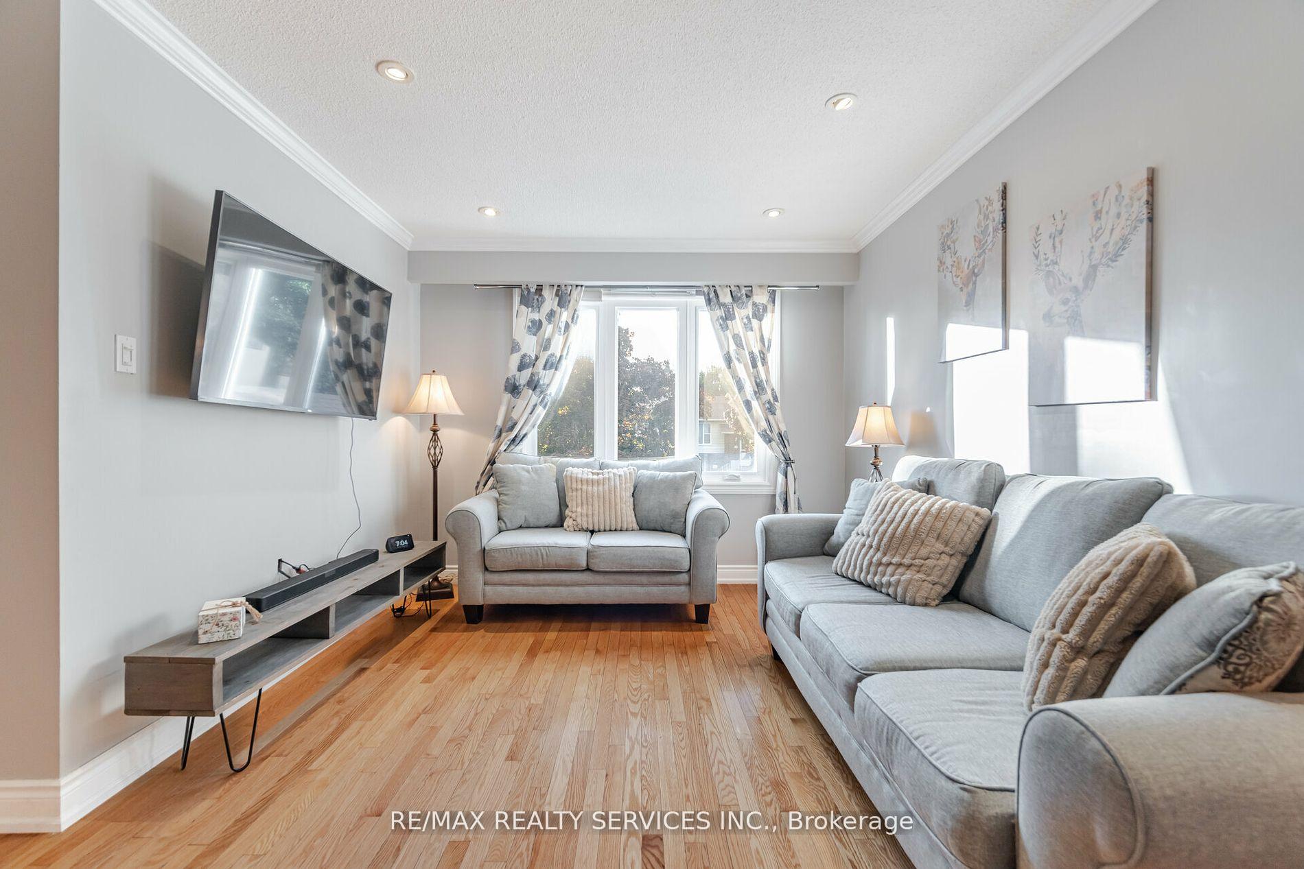 Photo 11 of 11 Courtleigh Square, Brampton, Heart Lake East — HOMEH