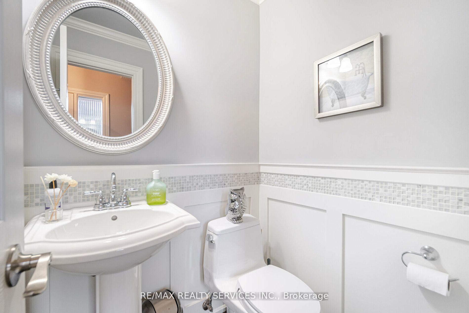 Photo 13 of 11 Courtleigh Square, Brampton, Heart Lake East — HOMEH
