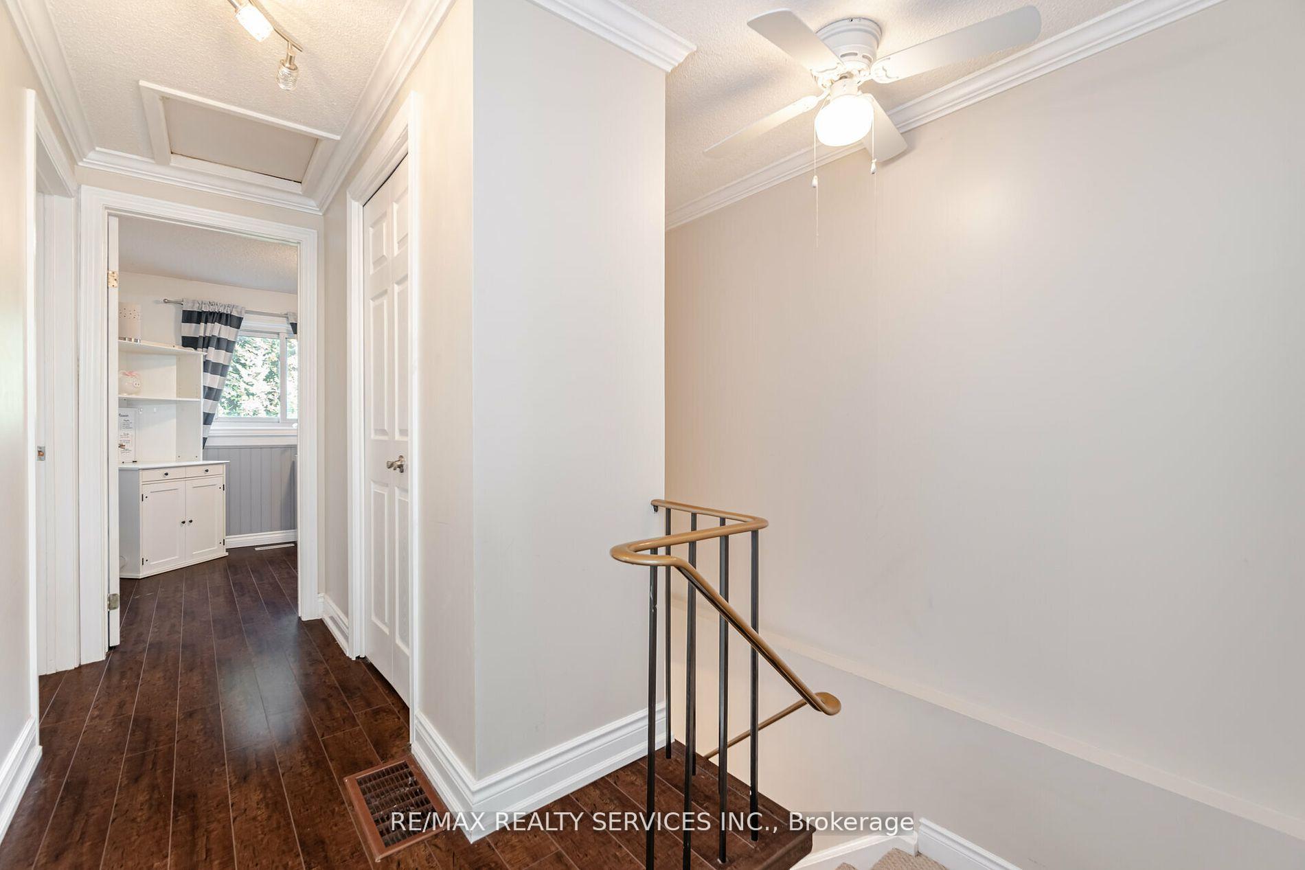 Photo 14 of 11 Courtleigh Square, Brampton, Heart Lake East — HOMEH