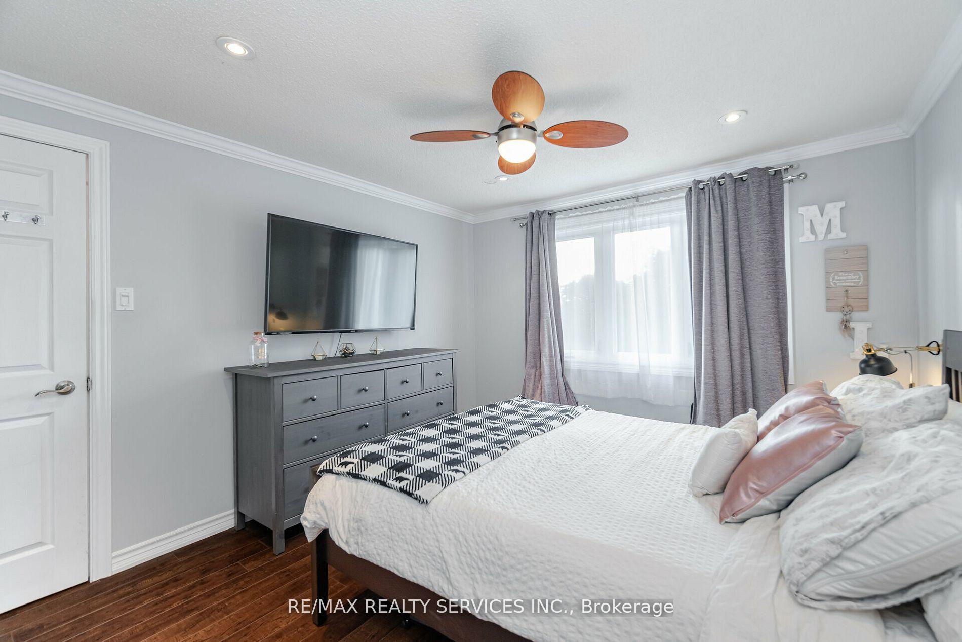 Photo 20 of 11 Courtleigh Square, Brampton, Heart Lake East — HOMEH