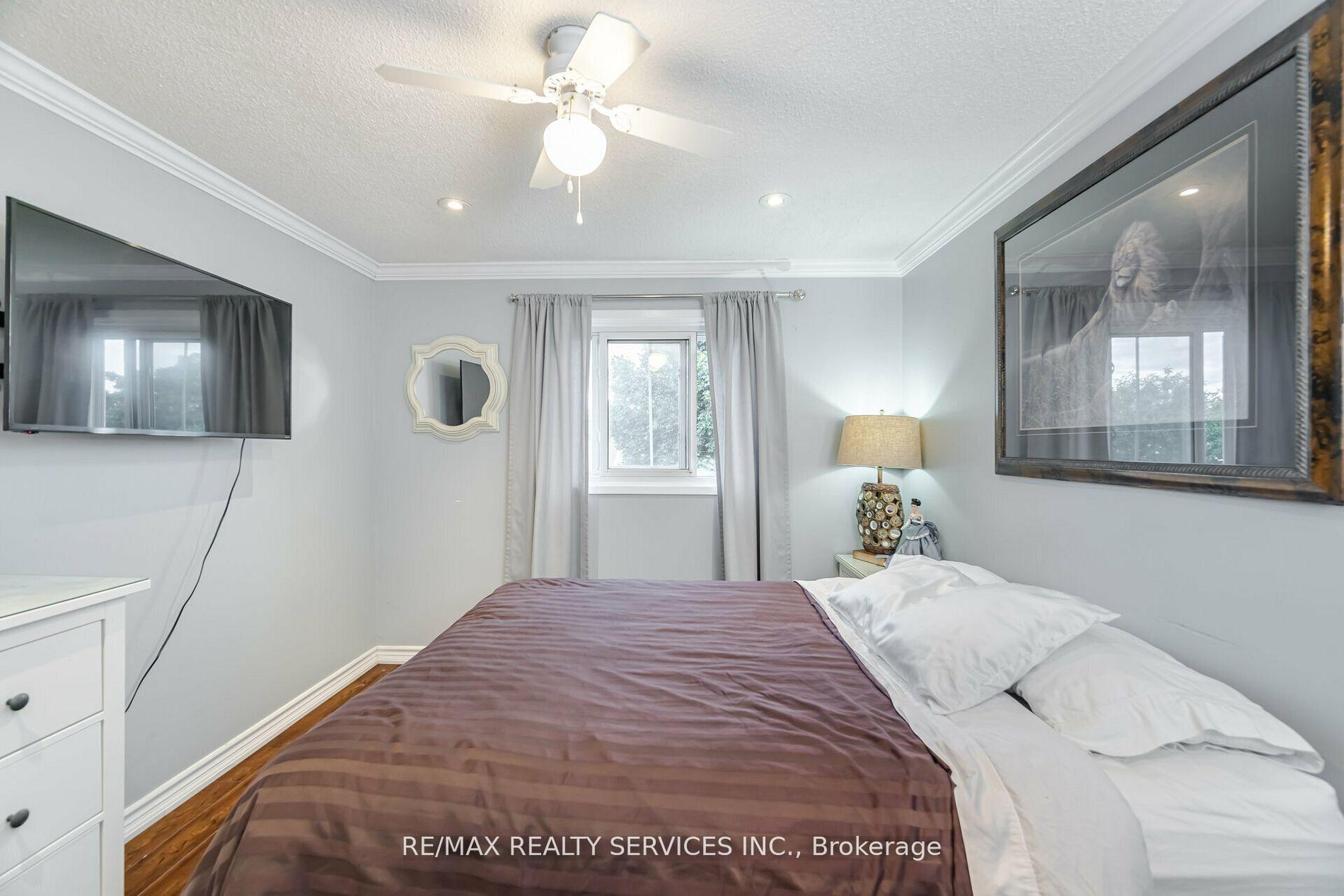 Photo 22 of 11 Courtleigh Square, Brampton, Heart Lake East — HOMEH