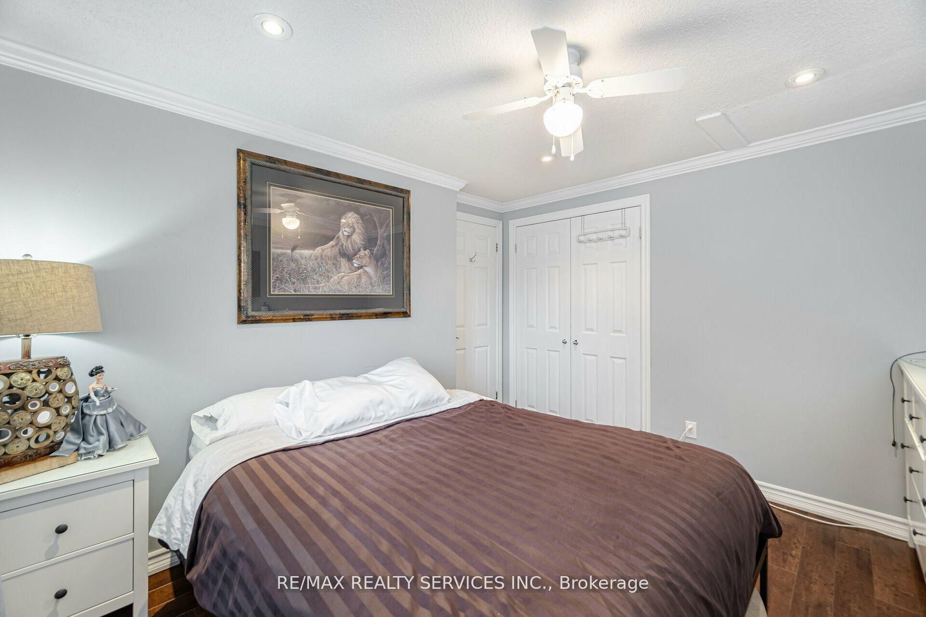 Photo 25 of 11 Courtleigh Square, Brampton, Heart Lake East — HOMEH