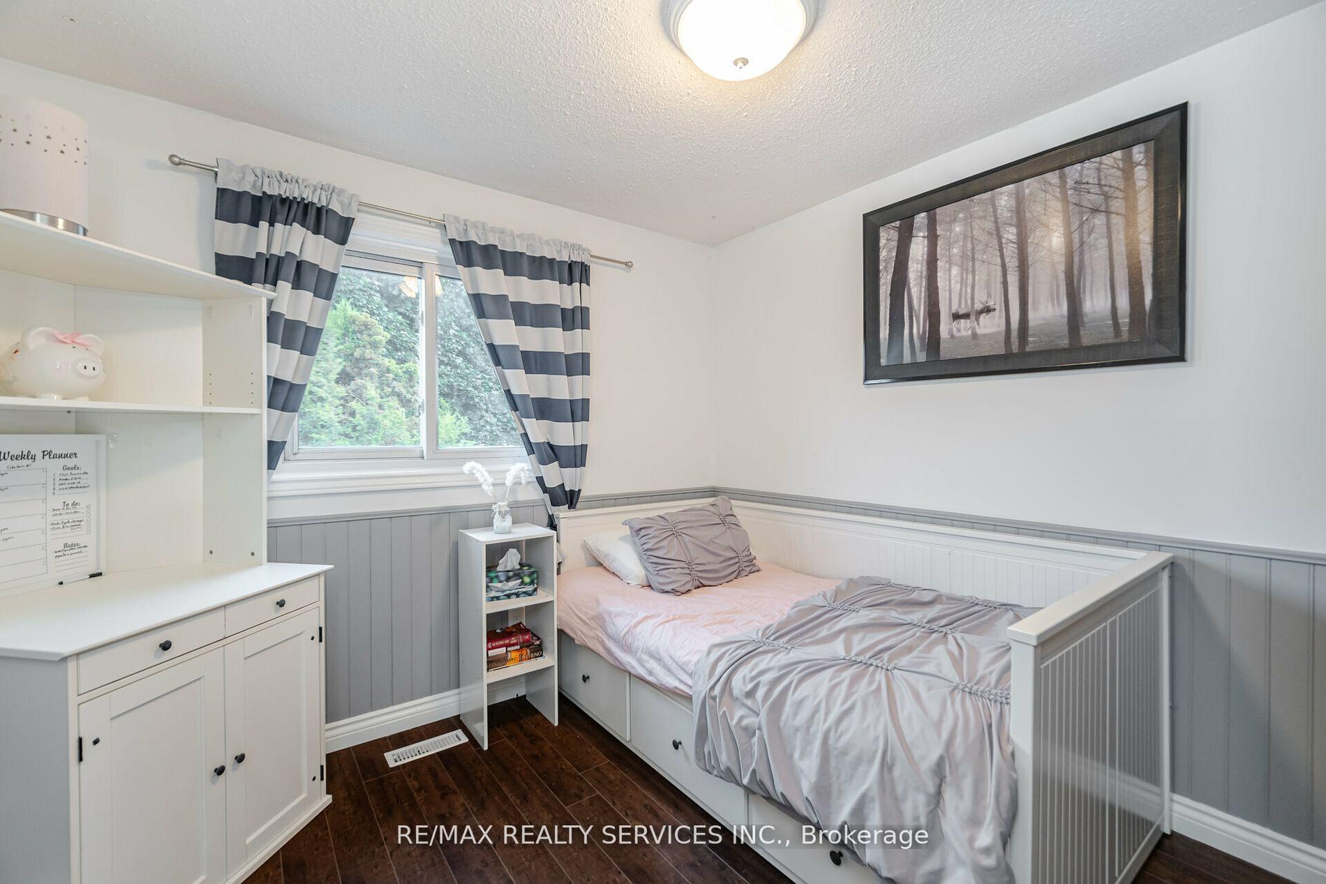 Photo 24 of 11 Courtleigh Square, Brampton, Heart Lake East — HOMEH
