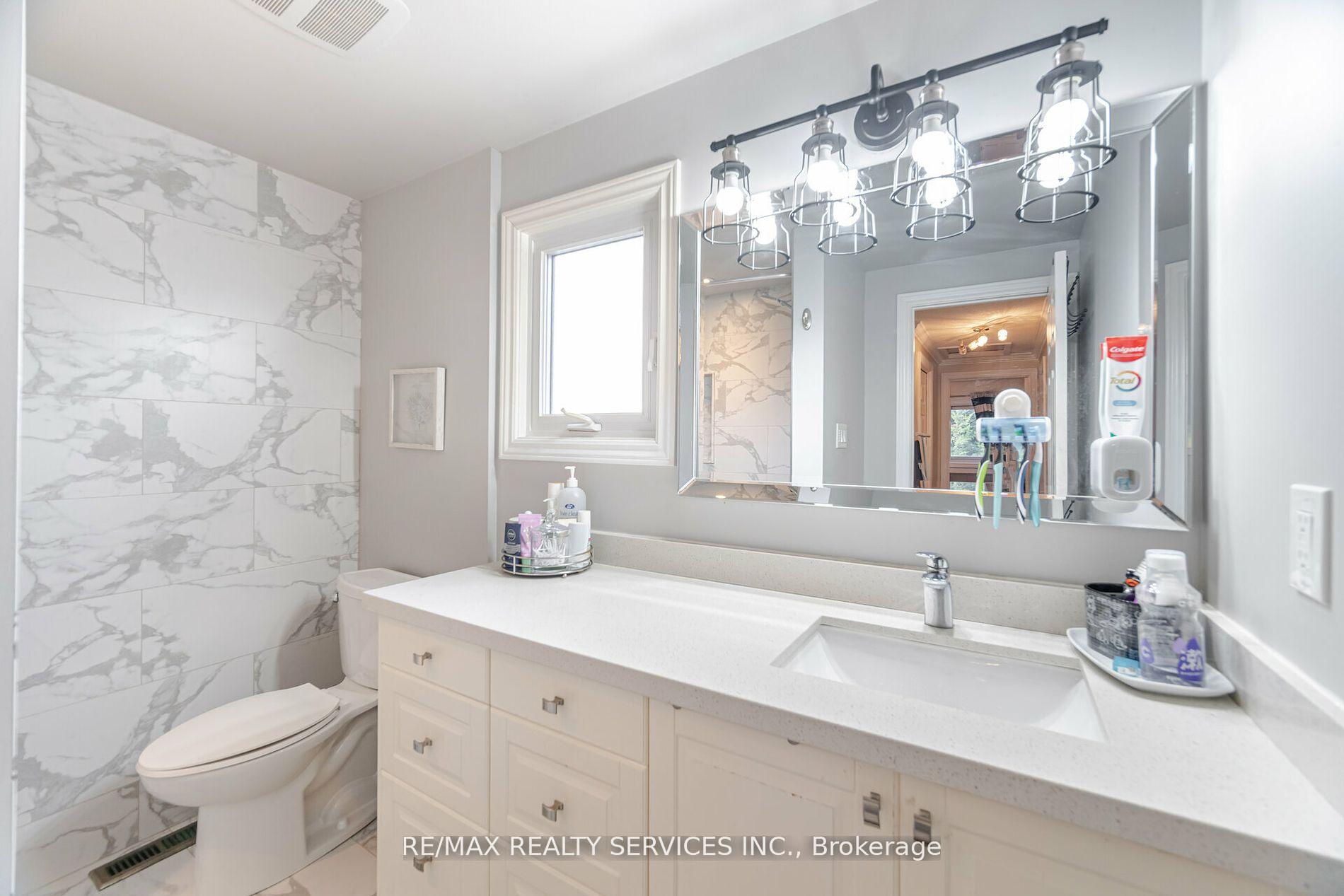 Photo 27 of 11 Courtleigh Square, Brampton, Heart Lake East — HOMEH