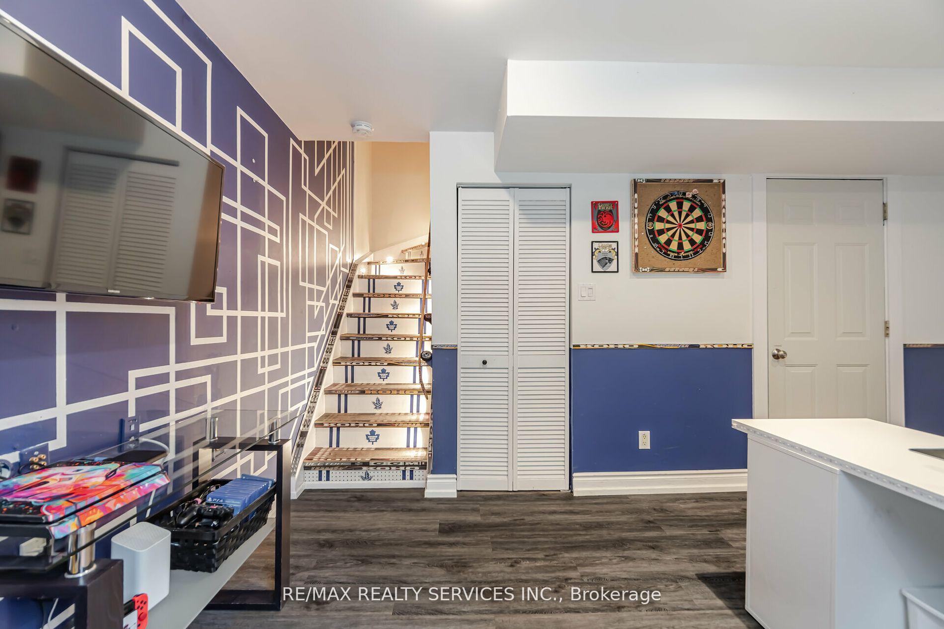 Photo 32 of 11 Courtleigh Square, Brampton, Heart Lake East — HOMEH