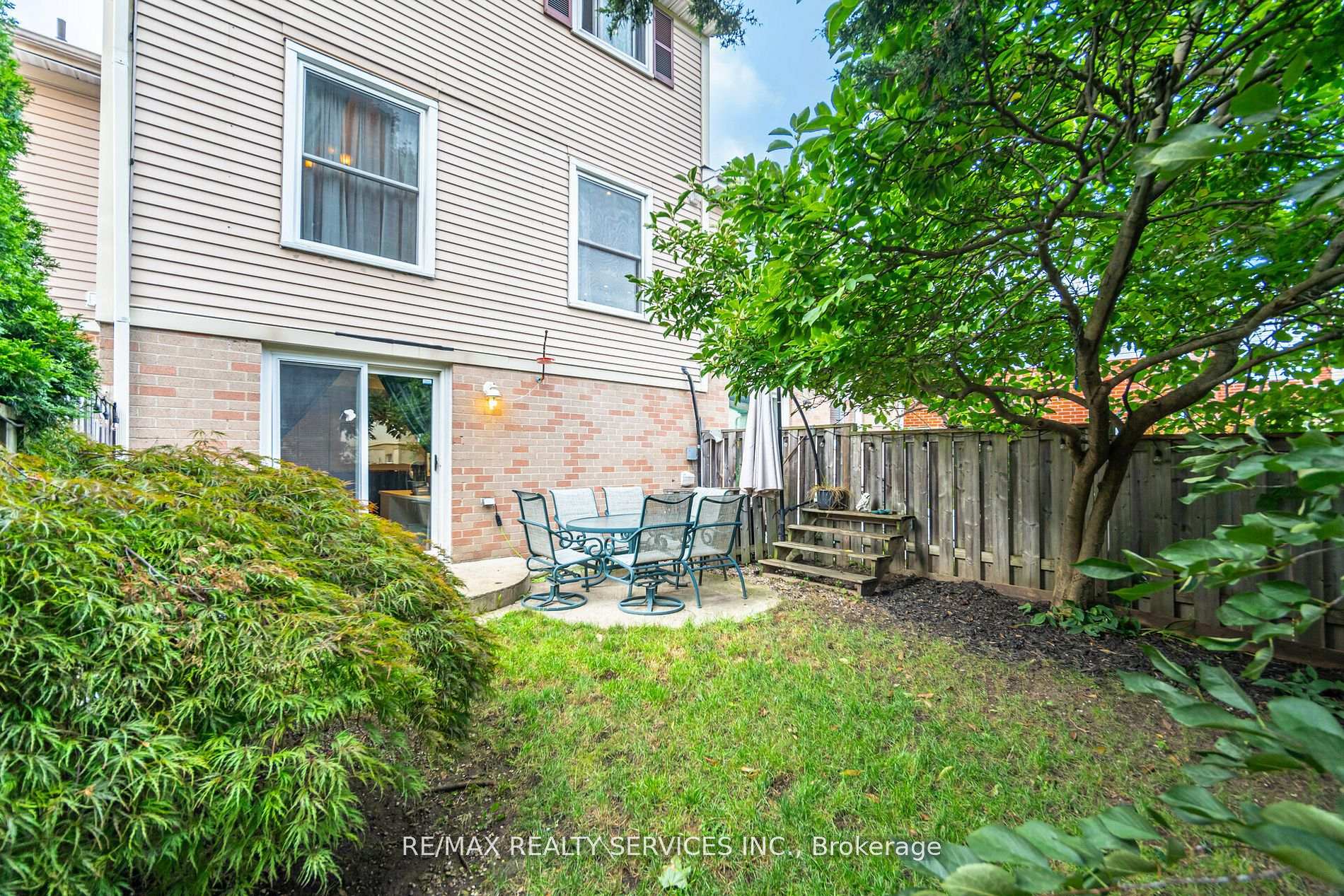 Photo 36 of 11 Courtleigh Square, Brampton, Heart Lake East — HOMEH