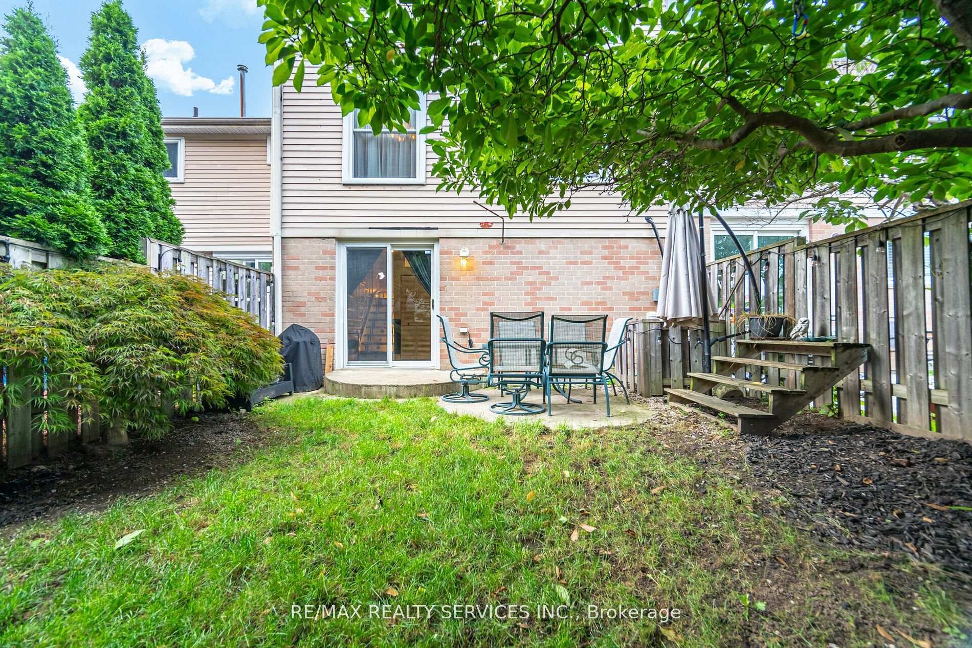 Photo 35 of 11 Courtleigh Square, Brampton, Heart Lake East — HOMEH