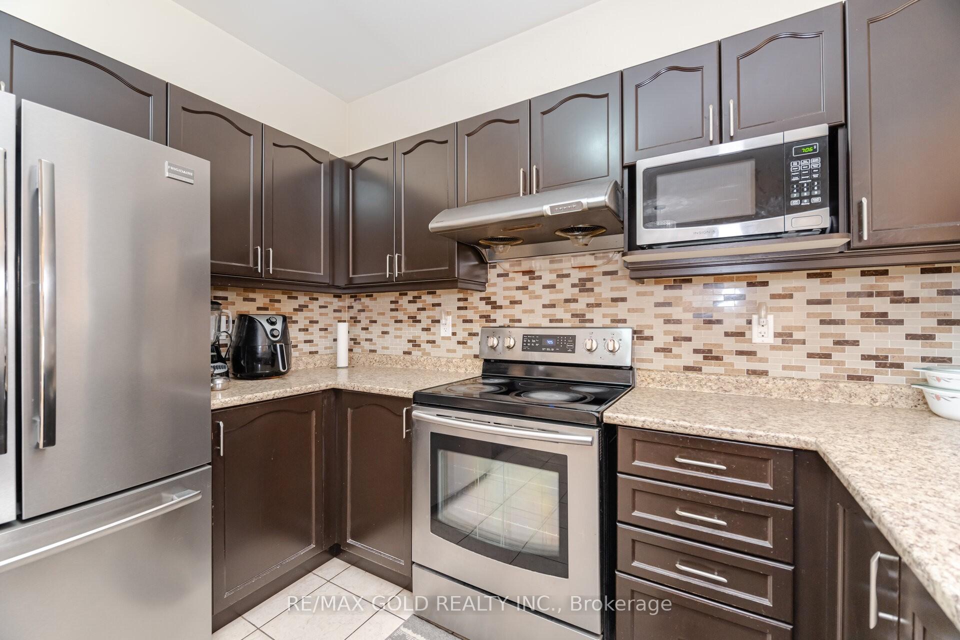 Photo 4 of 8 Washburn Road, Brampton, Bram East — HOMEH