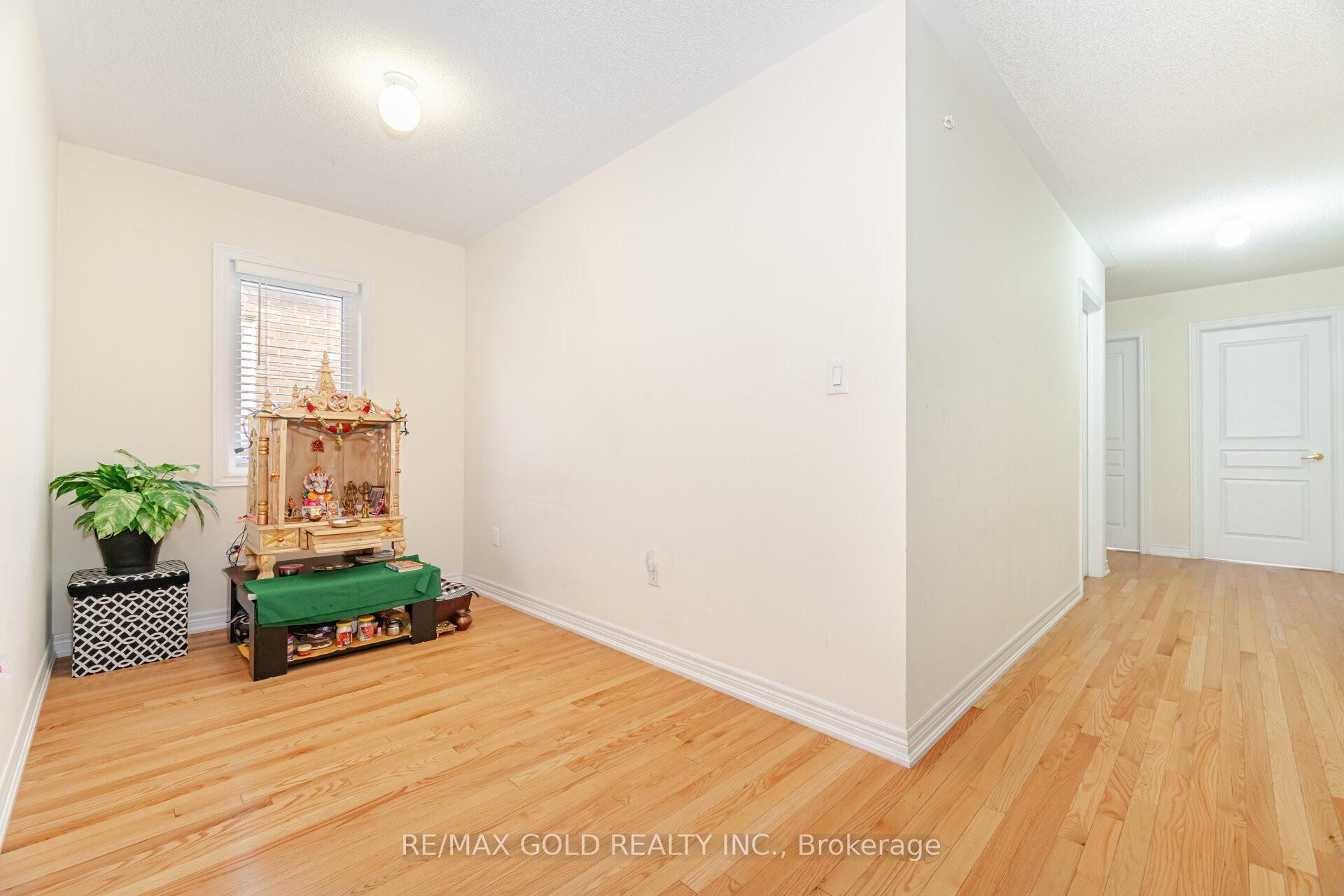 Photo 16 of 8 Washburn Road, Brampton, Bram East — HOMEH