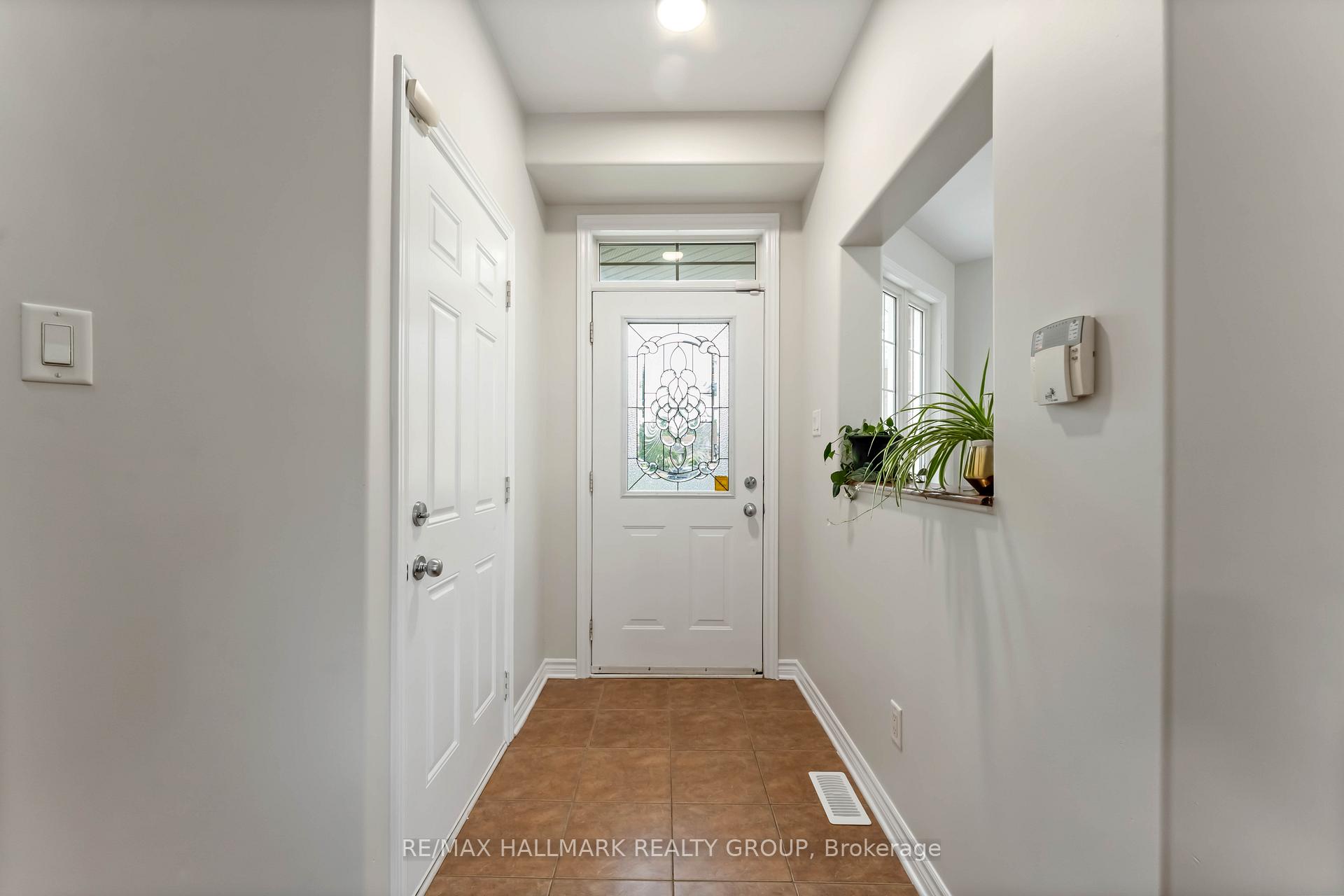Photo 13 of 656 Everlasting Crescent, Ottawa, Springridge/East Village — HOMEH