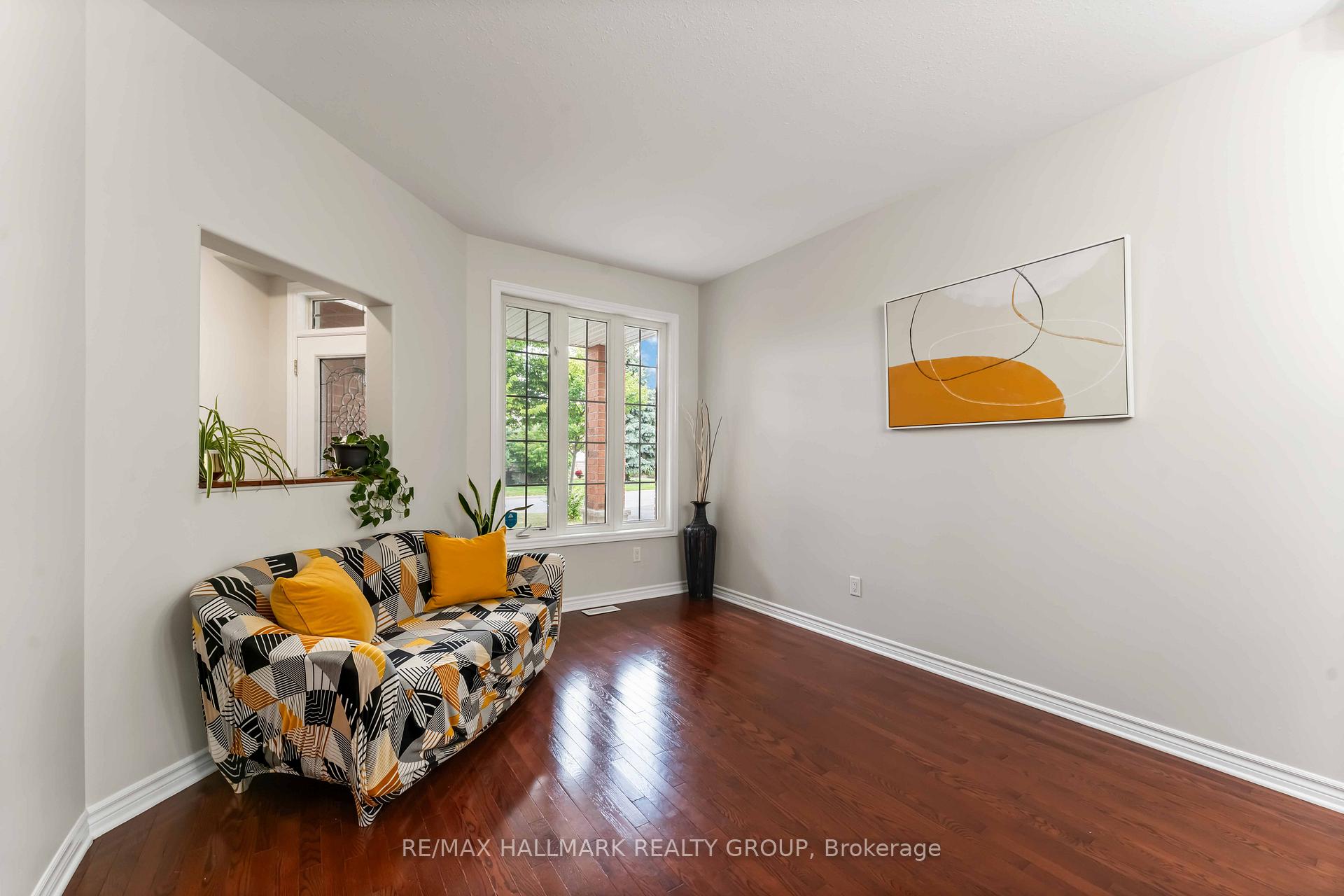 Photo 2 of 656 Everlasting Crescent, Ottawa, Springridge/East Village — HOMEH