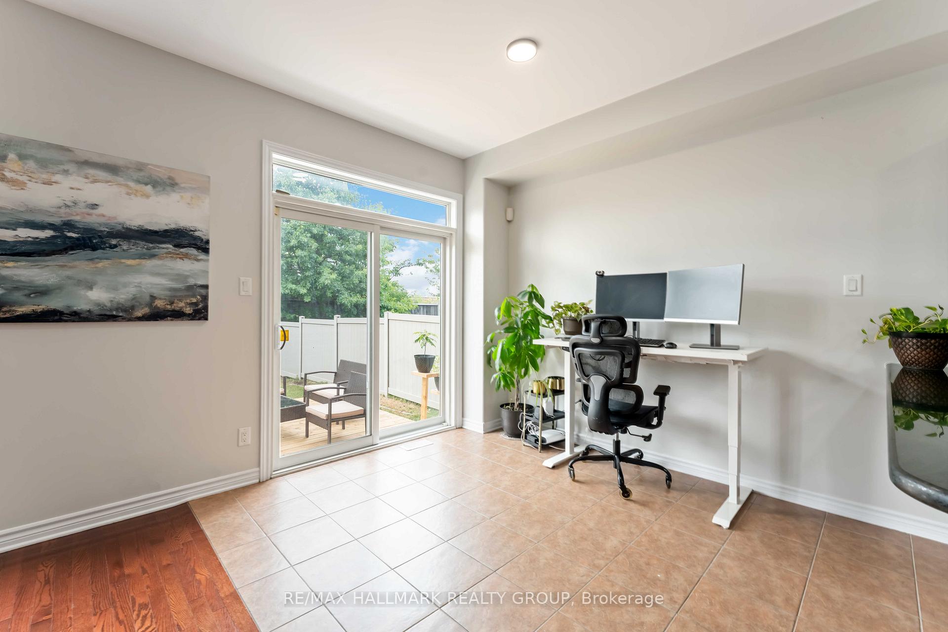 Photo 4 of 656 Everlasting Crescent, Ottawa, Springridge/East Village — HOMEH