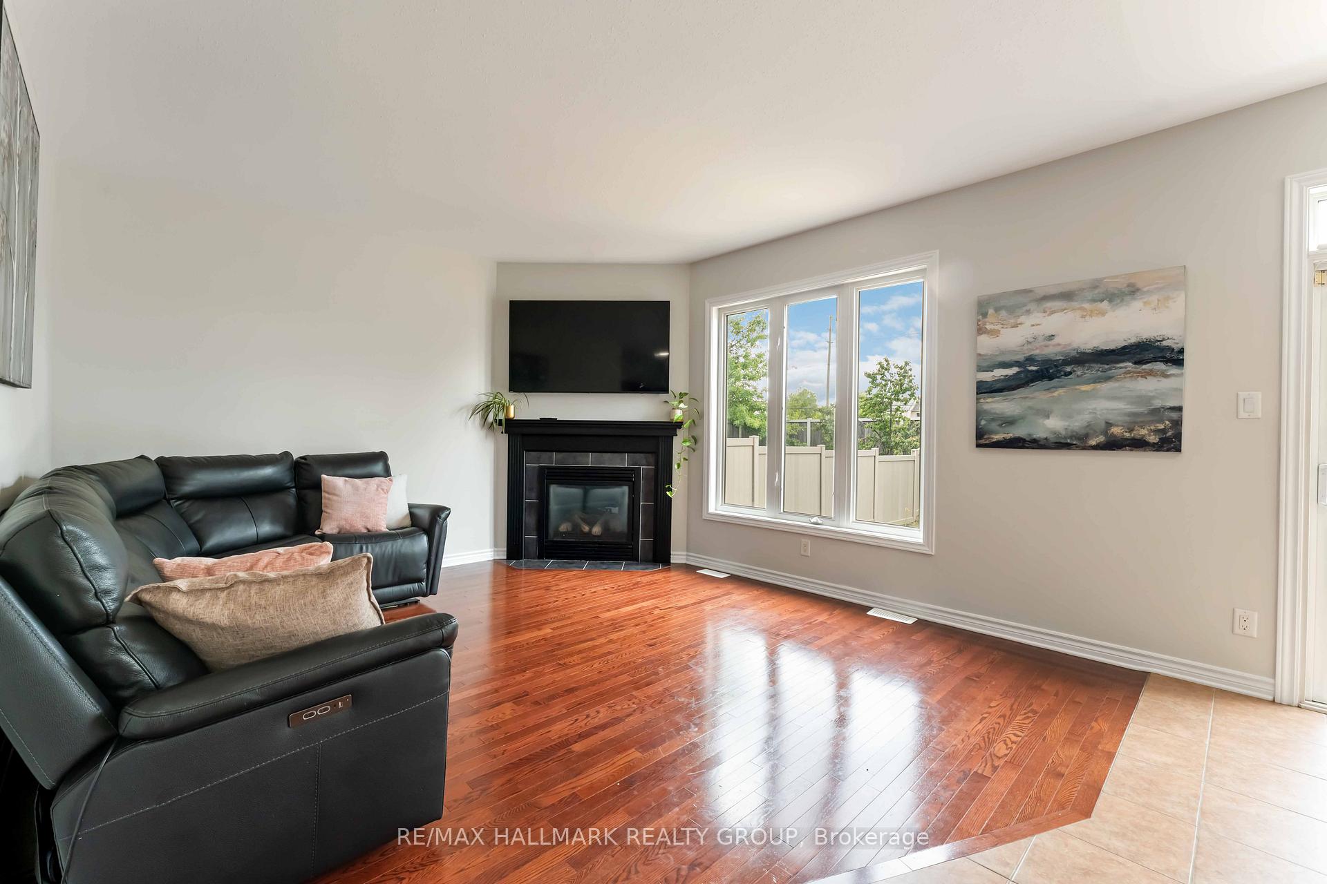 Photo 17 of 656 Everlasting Crescent, Ottawa, Springridge/East Village — HOMEH