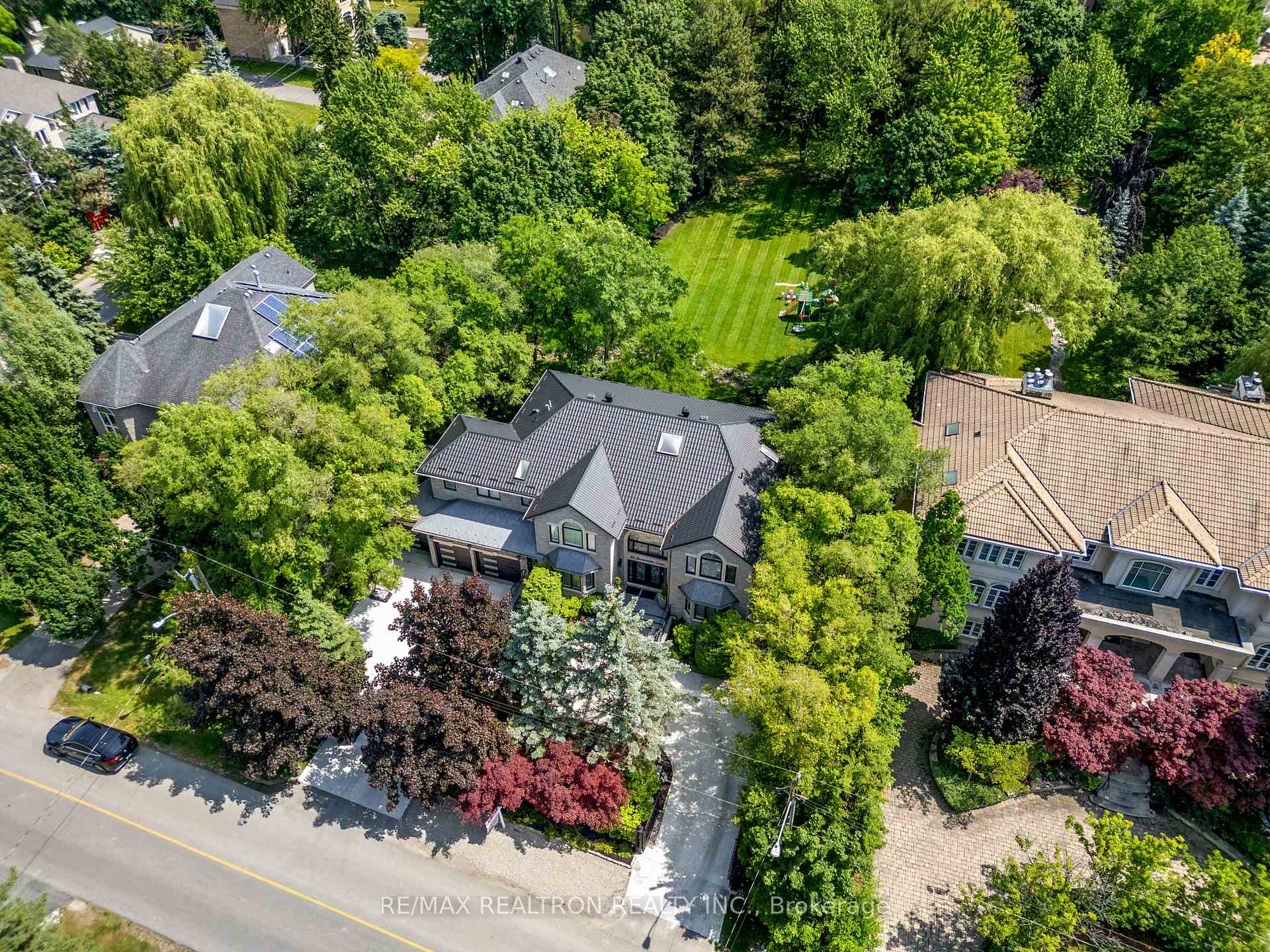 Photo 5 of 129 Thornridge Drive, Vaughan, Crestwood-Springfarm-Yorkhill — HOMEH