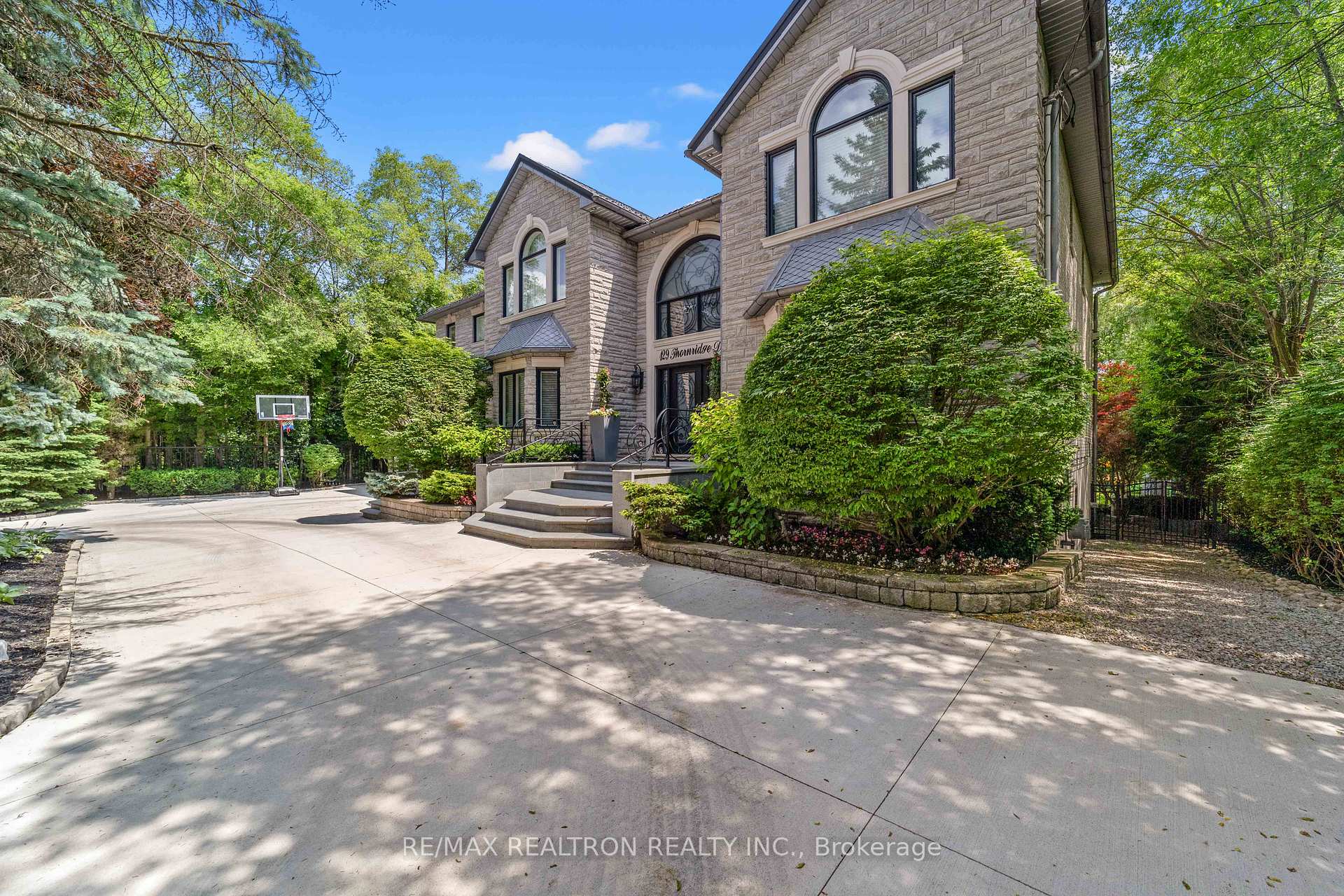 Photo 3 of 129 Thornridge Drive, Vaughan, Crestwood-Springfarm-Yorkhill — HOMEH