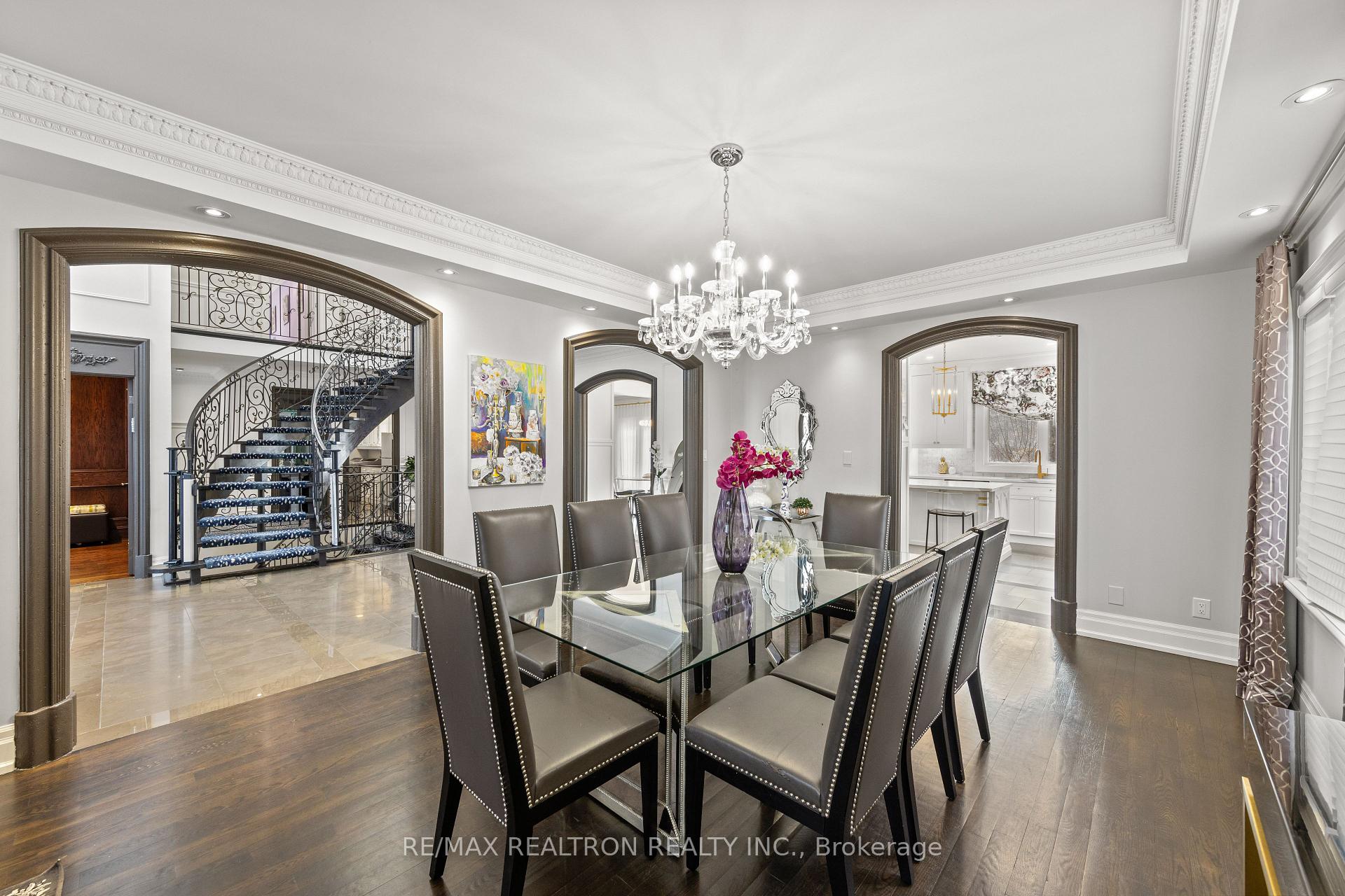 Photo 4 of 129 Thornridge Drive, Vaughan, Crestwood-Springfarm-Yorkhill — HOMEH