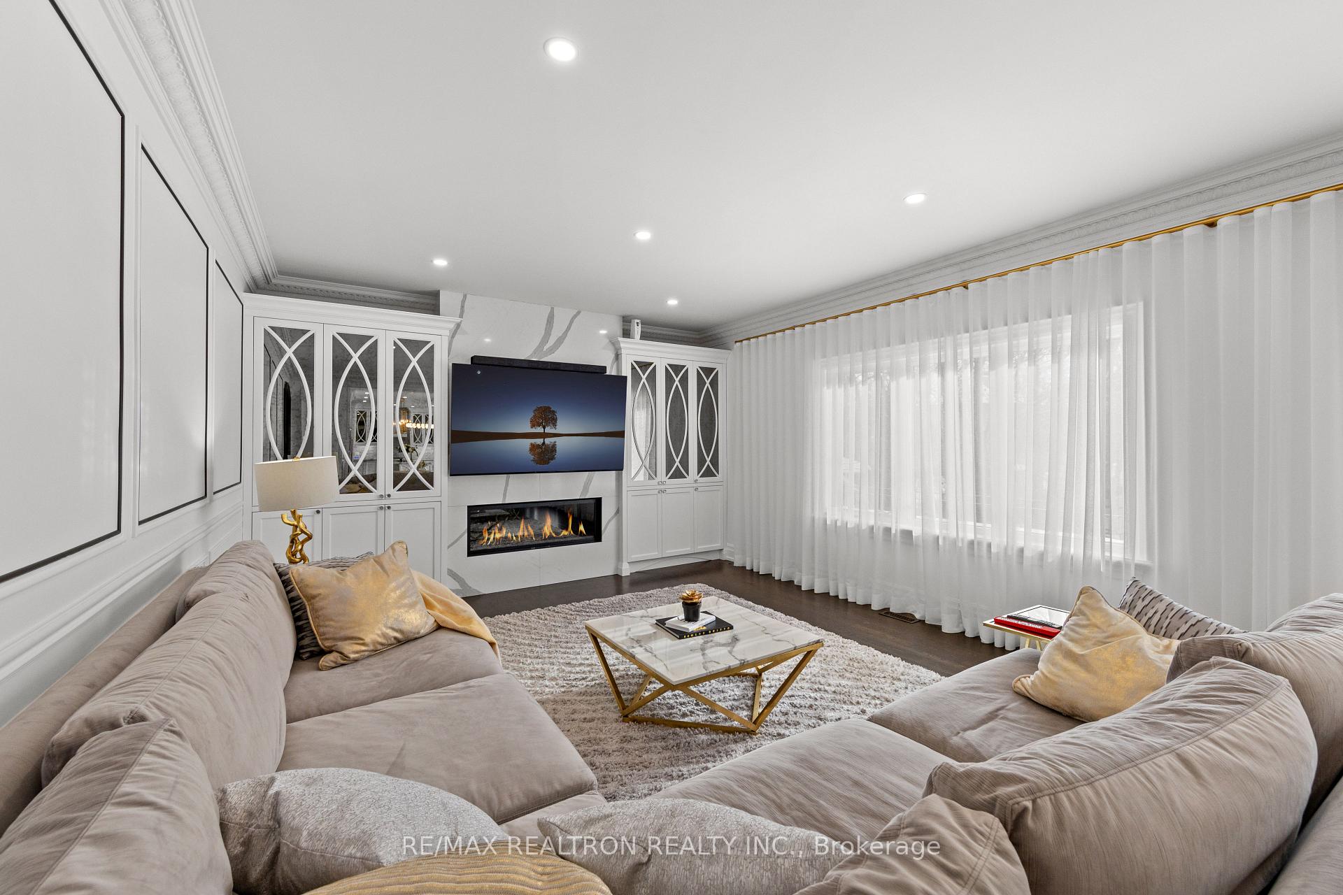 Photo 11 of 129 Thornridge Drive, Vaughan, Crestwood-Springfarm-Yorkhill — HOMEH