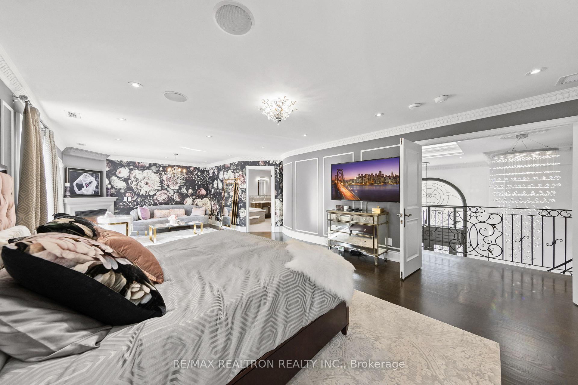 Photo 15 of 129 Thornridge Drive, Vaughan, Crestwood-Springfarm-Yorkhill — HOMEH