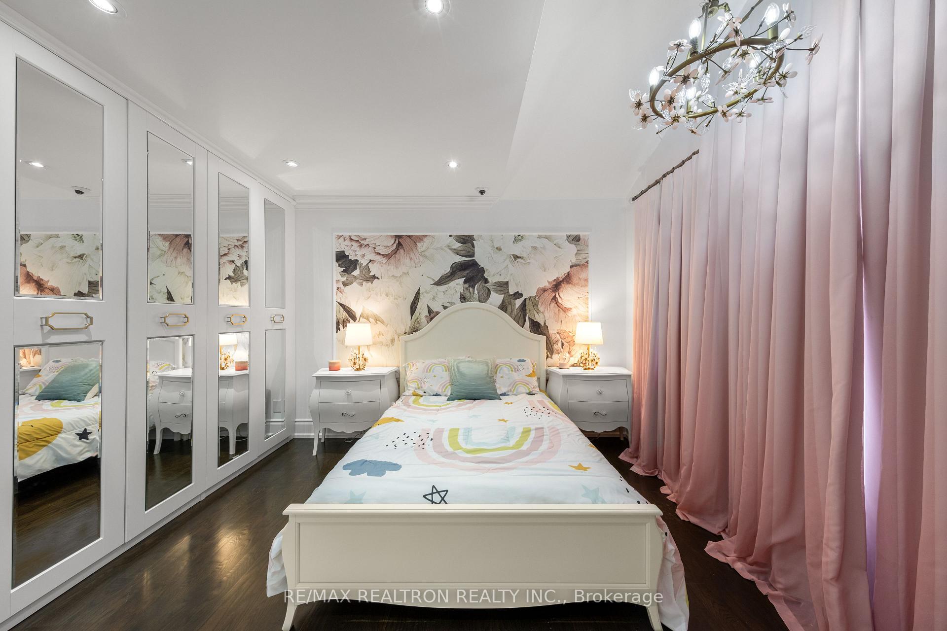 Photo 16 of 129 Thornridge Drive, Vaughan, Crestwood-Springfarm-Yorkhill — HOMEH