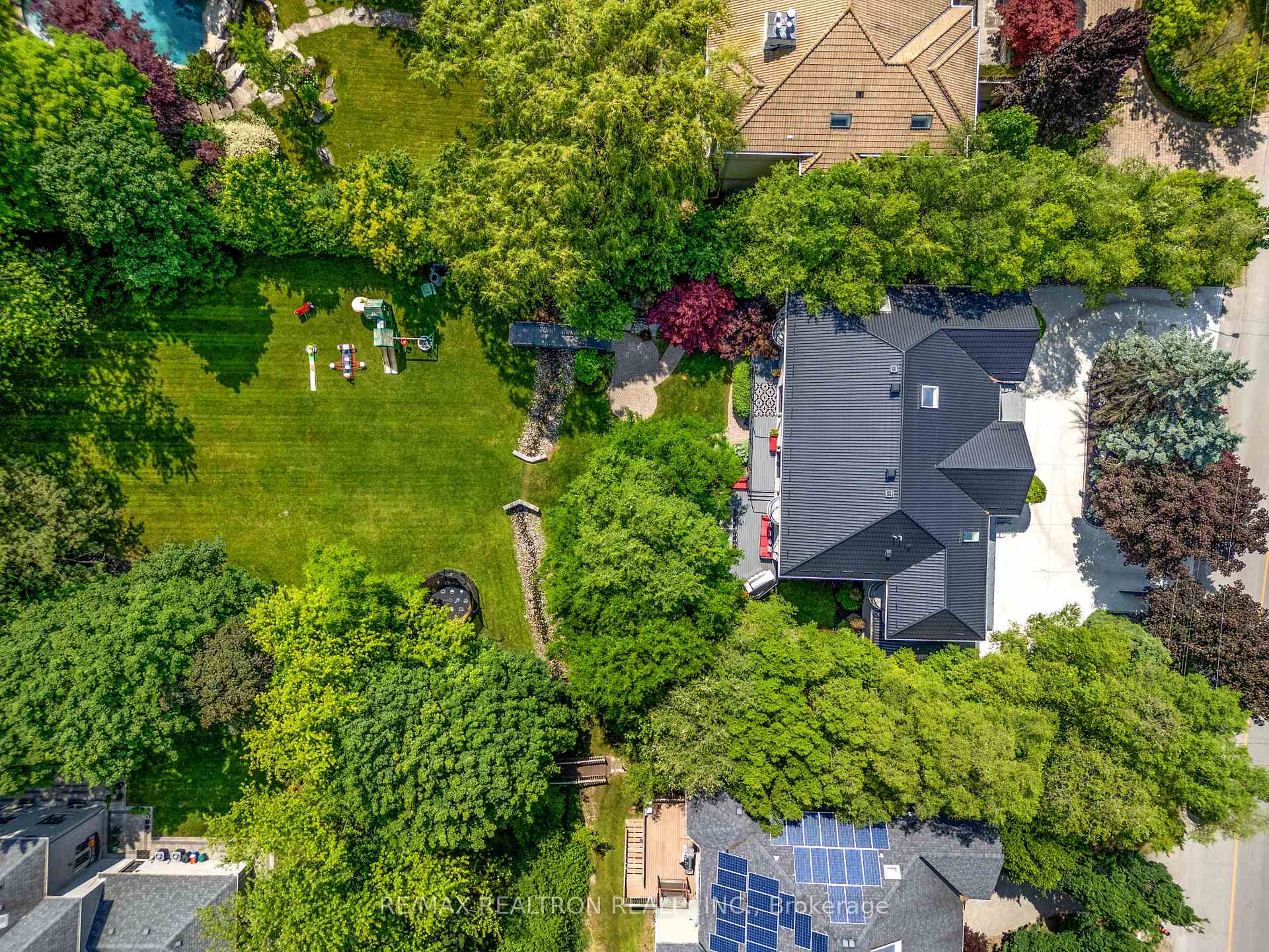 Photo 34 of 129 Thornridge Drive, Vaughan, Crestwood-Springfarm-Yorkhill — HOMEH