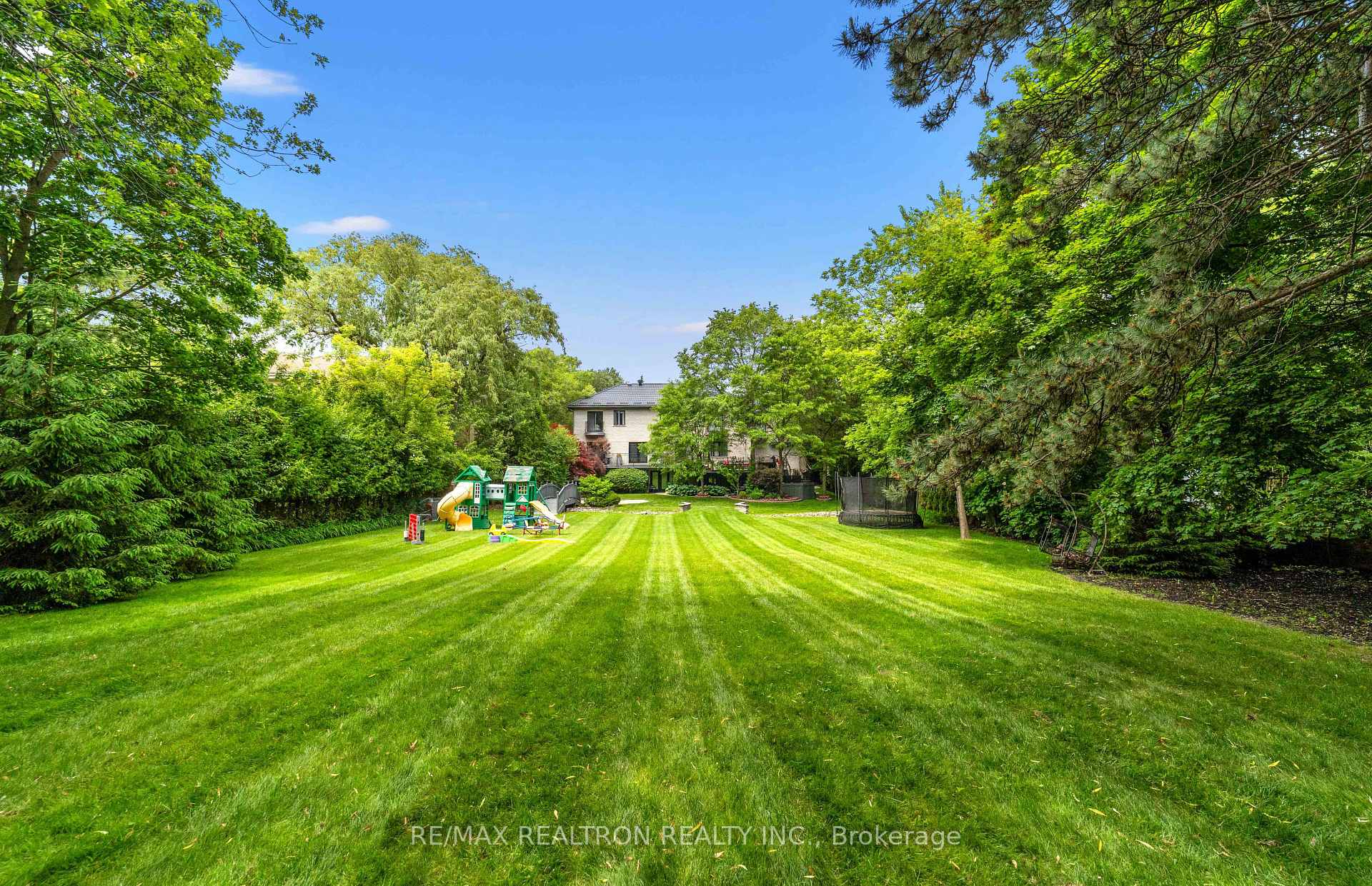 Photo 22 of 129 Thornridge Drive, Vaughan, Crestwood-Springfarm-Yorkhill — HOMEH