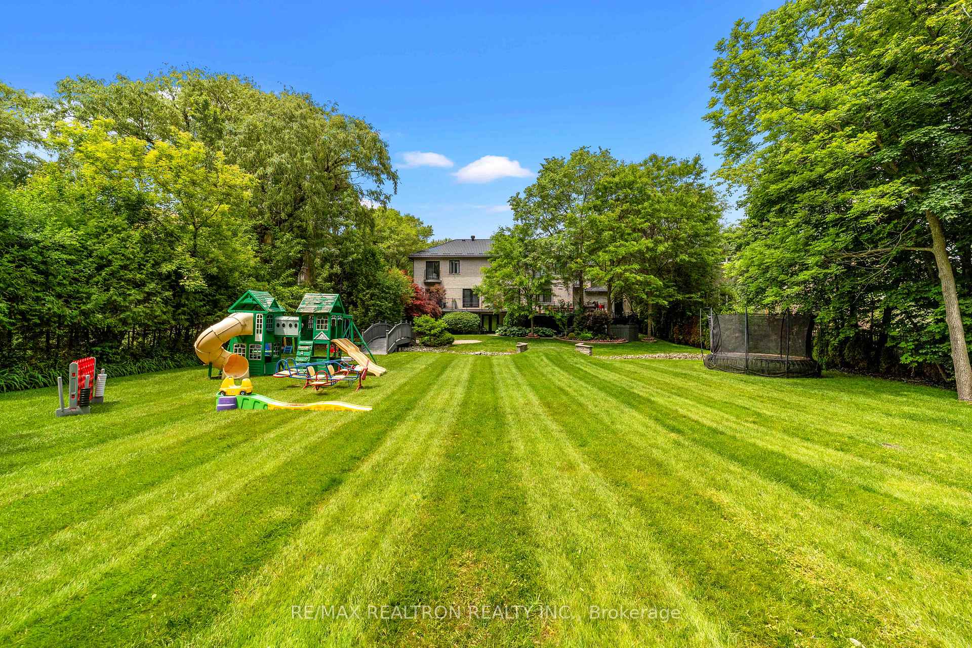 Photo 27 of 129 Thornridge Drive, Vaughan, Crestwood-Springfarm-Yorkhill — HOMEH