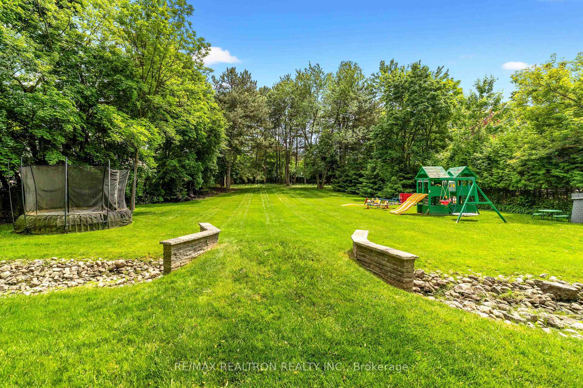 Photo 45 of 129 Thornridge Drive, Vaughan, Crestwood-Springfarm-Yorkhill — HOMEH