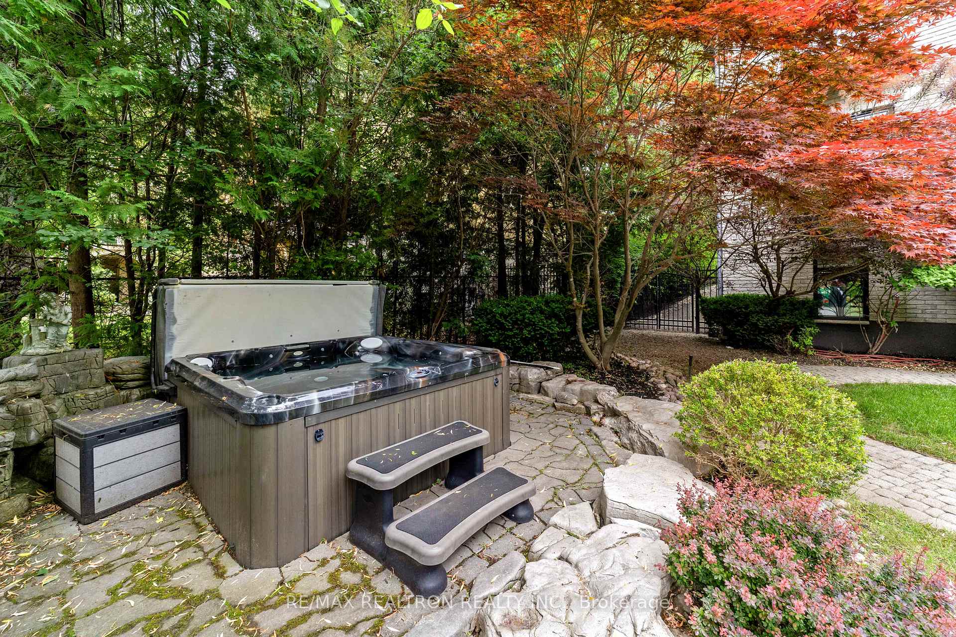Photo 37 of 129 Thornridge Drive, Vaughan, Crestwood-Springfarm-Yorkhill — HOMEH