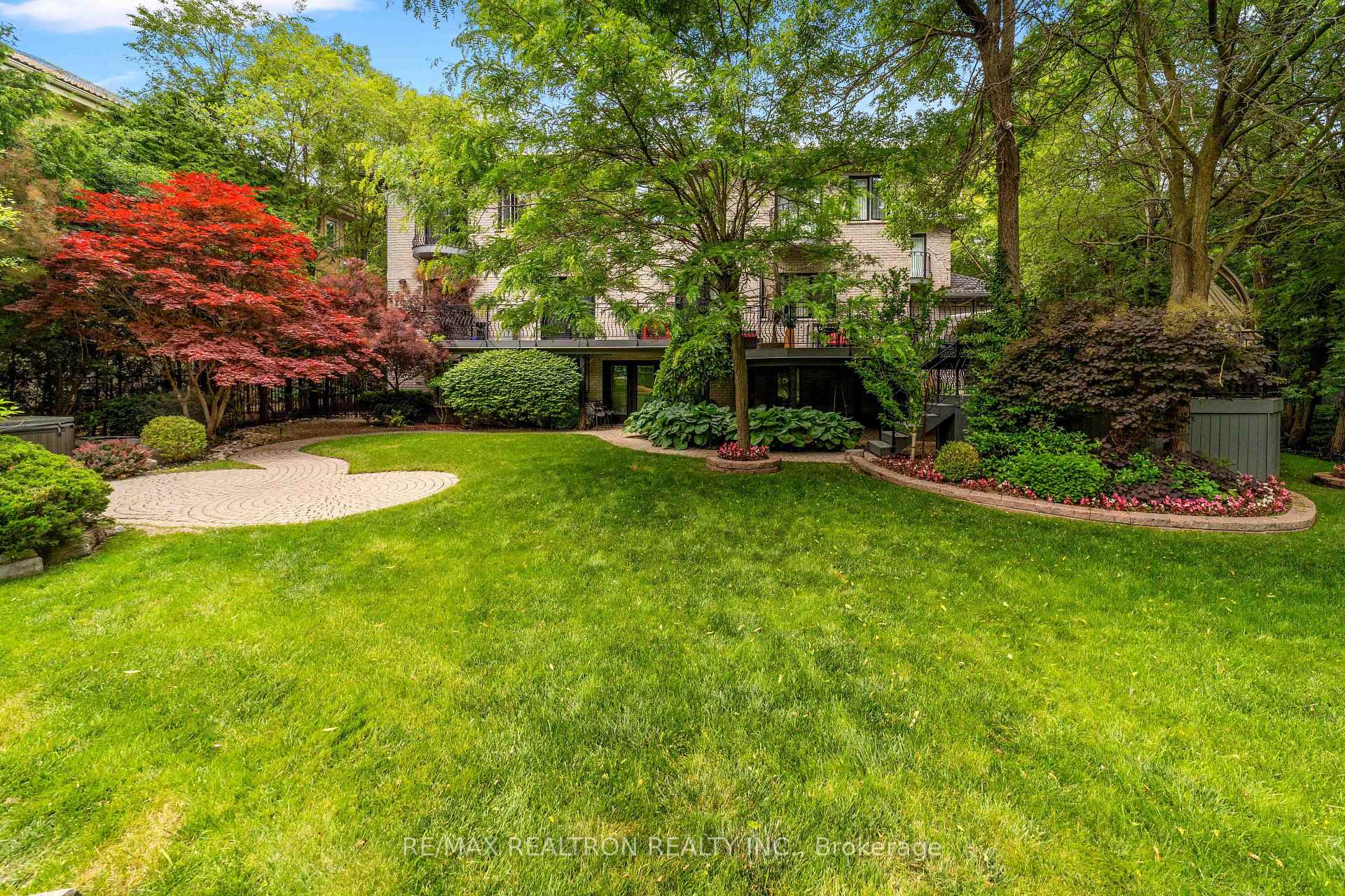 Photo 30 of 129 Thornridge Drive, Vaughan, Crestwood-Springfarm-Yorkhill — HOMEH