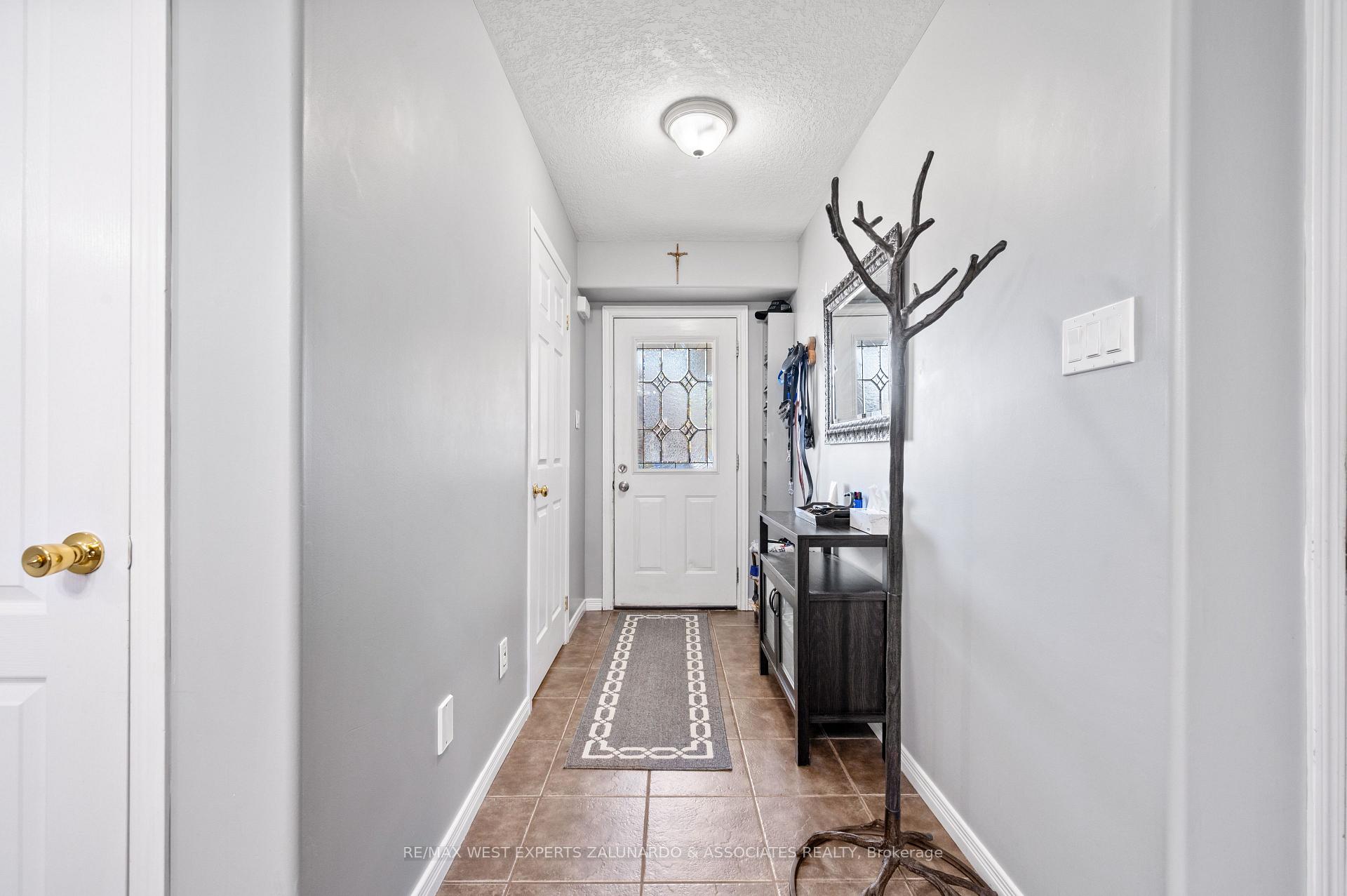 Photo 2 of 70 Ruthven Crescent, New Tecumseth, Alliston — HOMEH