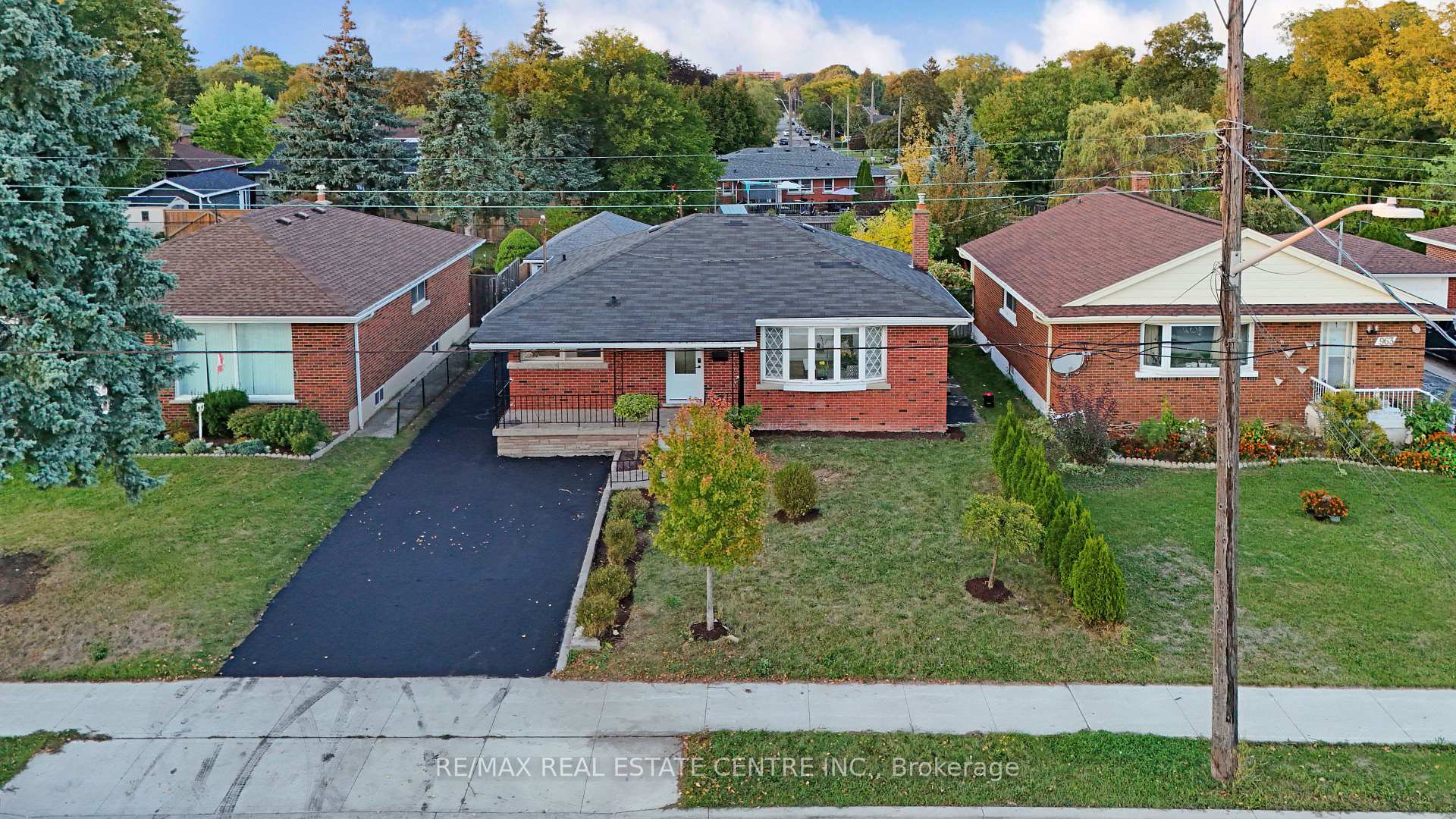 Photo 1 of 959 Mohawk Road E, Hamilton, Huntington — HOMEH