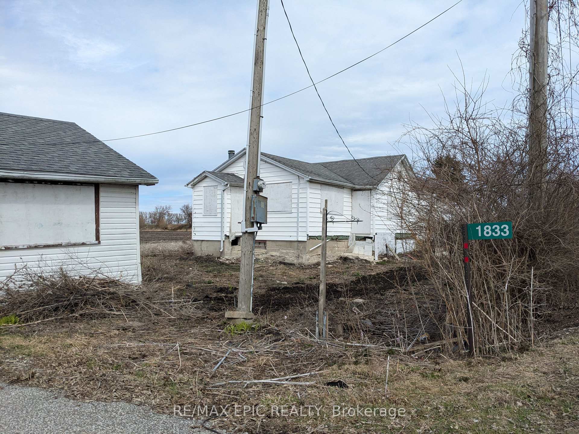 Photo 3 of 1833 Mersea Road E, Leamington — HOMEH
