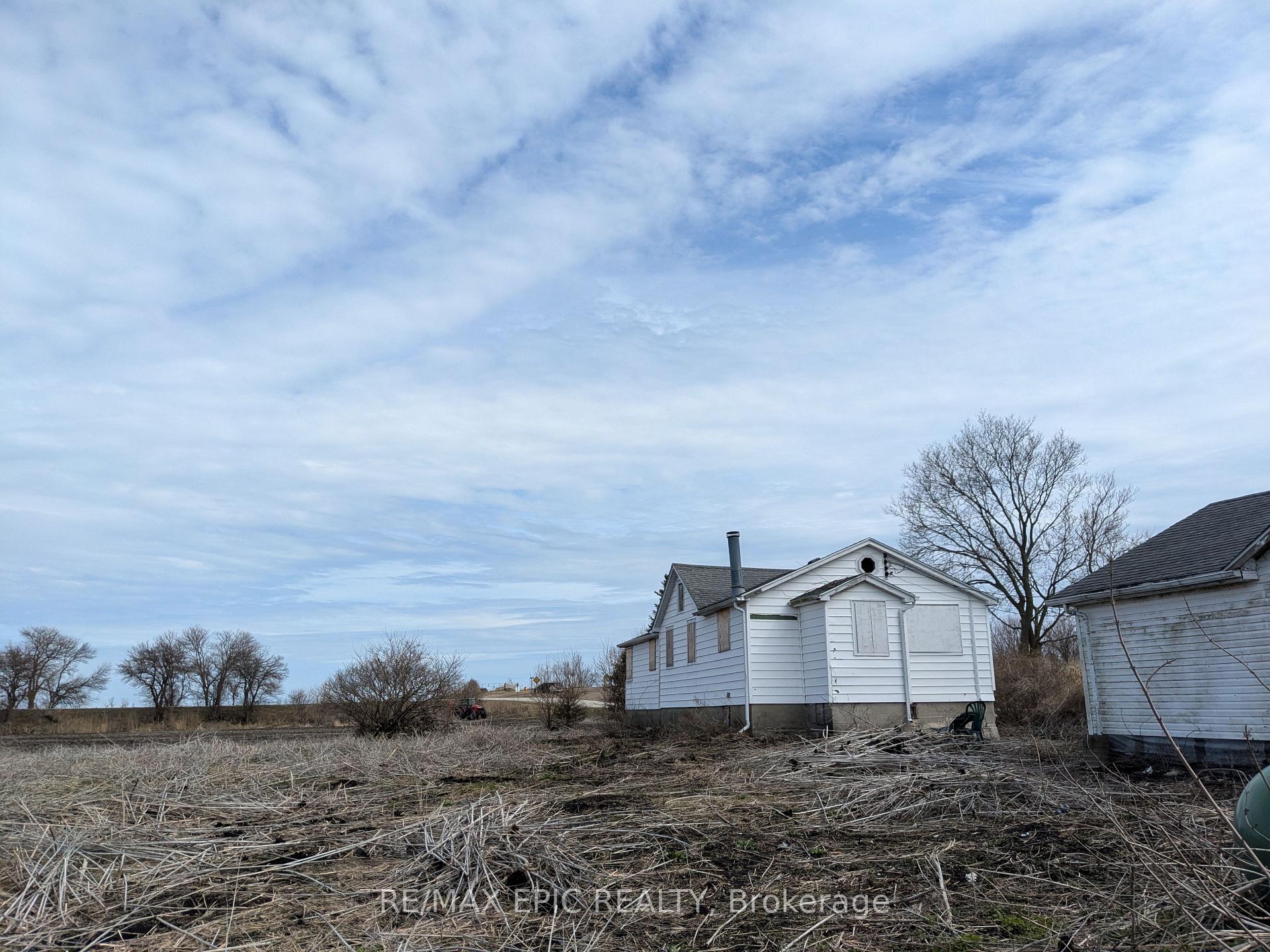Photo 2 of 1833 Mersea Road E, Leamington — HOMEH