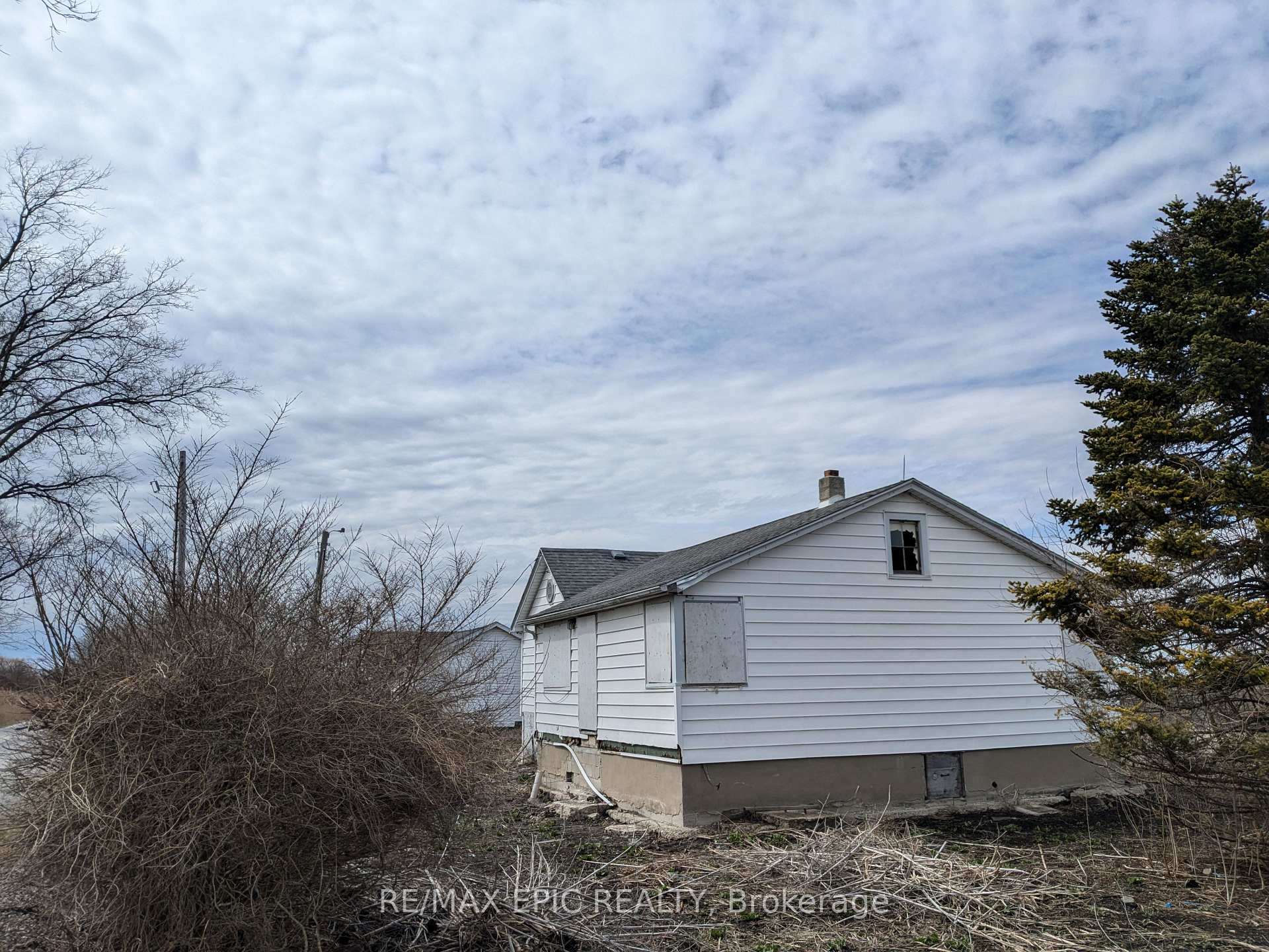 Photo 5 of 1833 Mersea Road E, Leamington — HOMEH