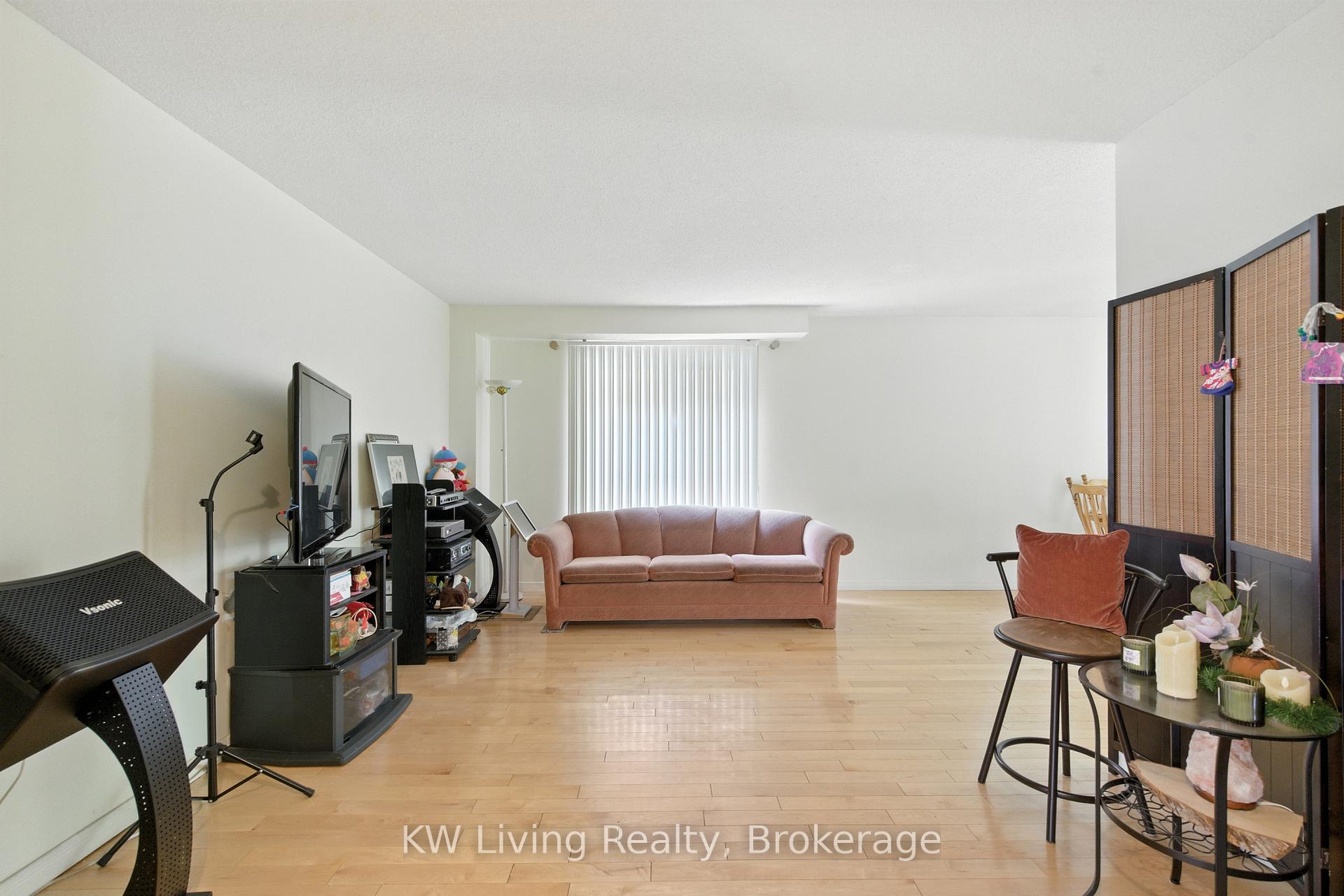 Photo 6 of 1599 Summergrove Crescent, Mississauga, East Credit — HOMEH