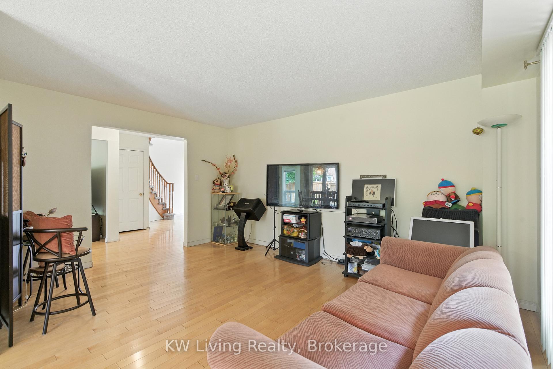 Photo 5 of 1599 Summergrove Crescent, Mississauga, East Credit — HOMEH