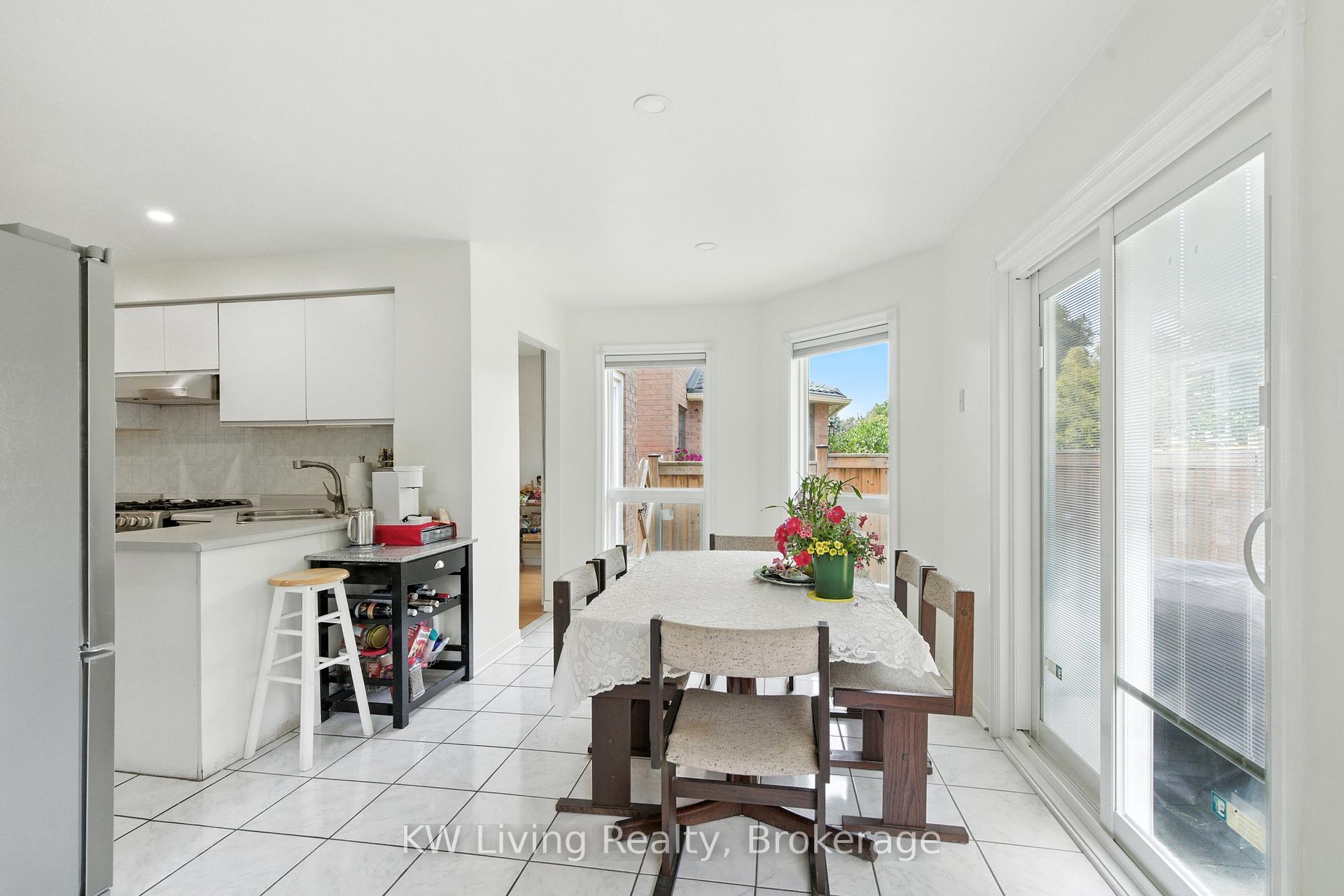 Photo 7 of 1599 Summergrove Crescent, Mississauga, East Credit — HOMEH