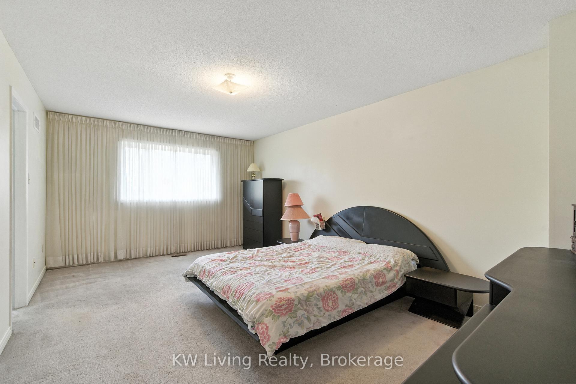 Photo 19 of 1599 Summergrove Crescent, Mississauga, East Credit — HOMEH