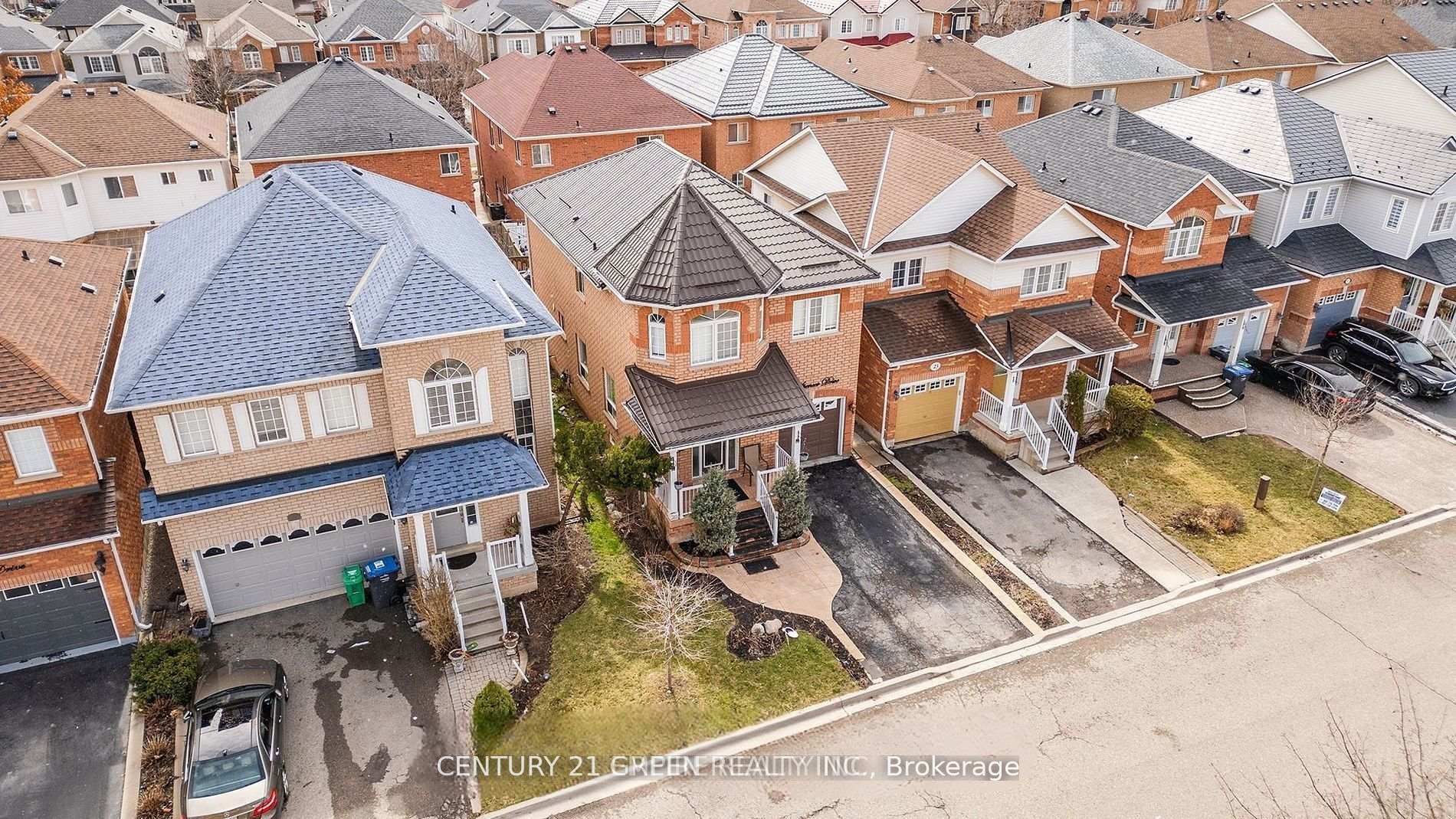 Photo 2 of 21 Spencer Drive, Brampton, Fletcher's Meadow — HOMEH