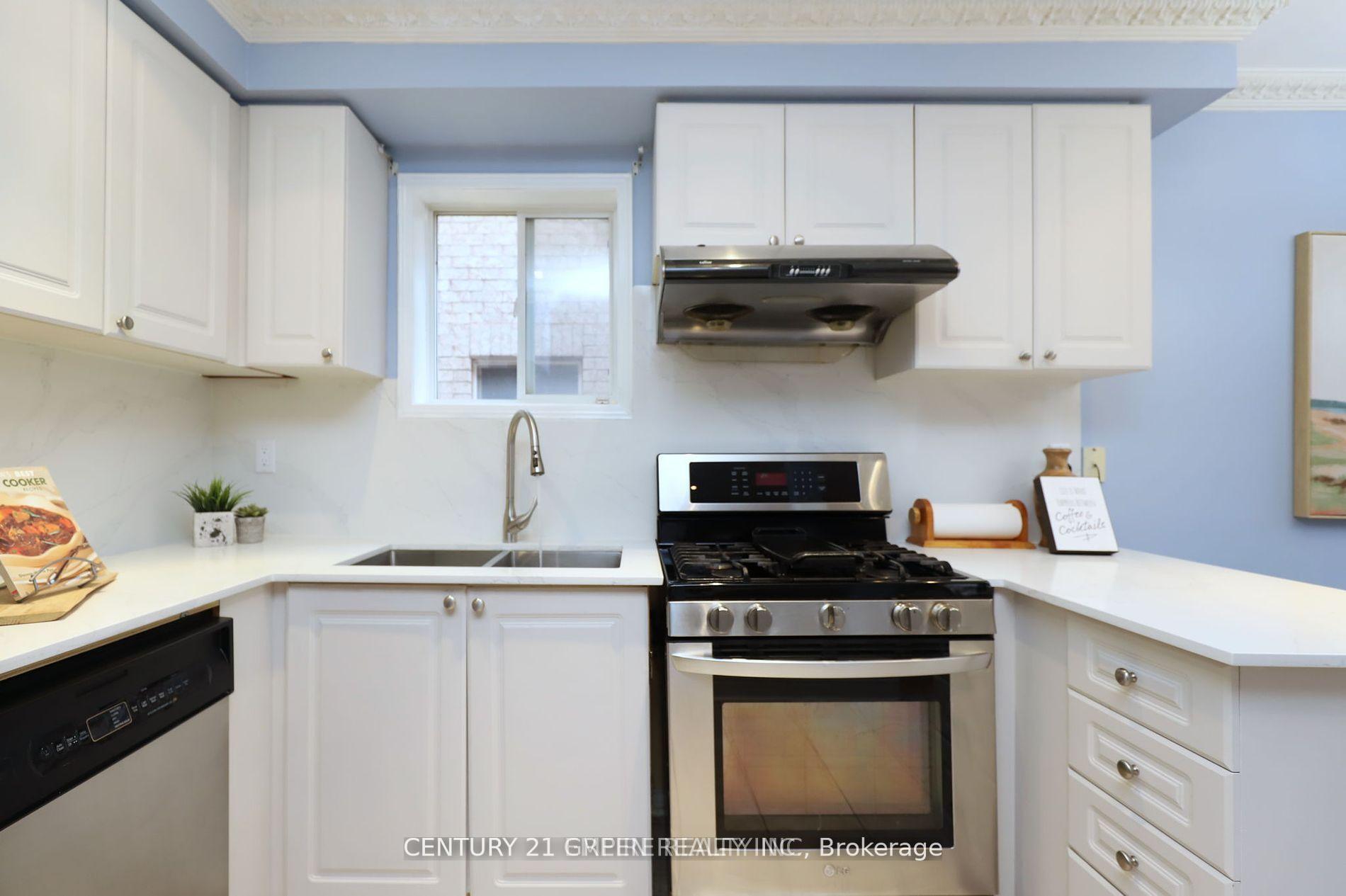 Photo 10 of 21 Spencer Drive, Brampton, Fletcher's Meadow — HOMEH