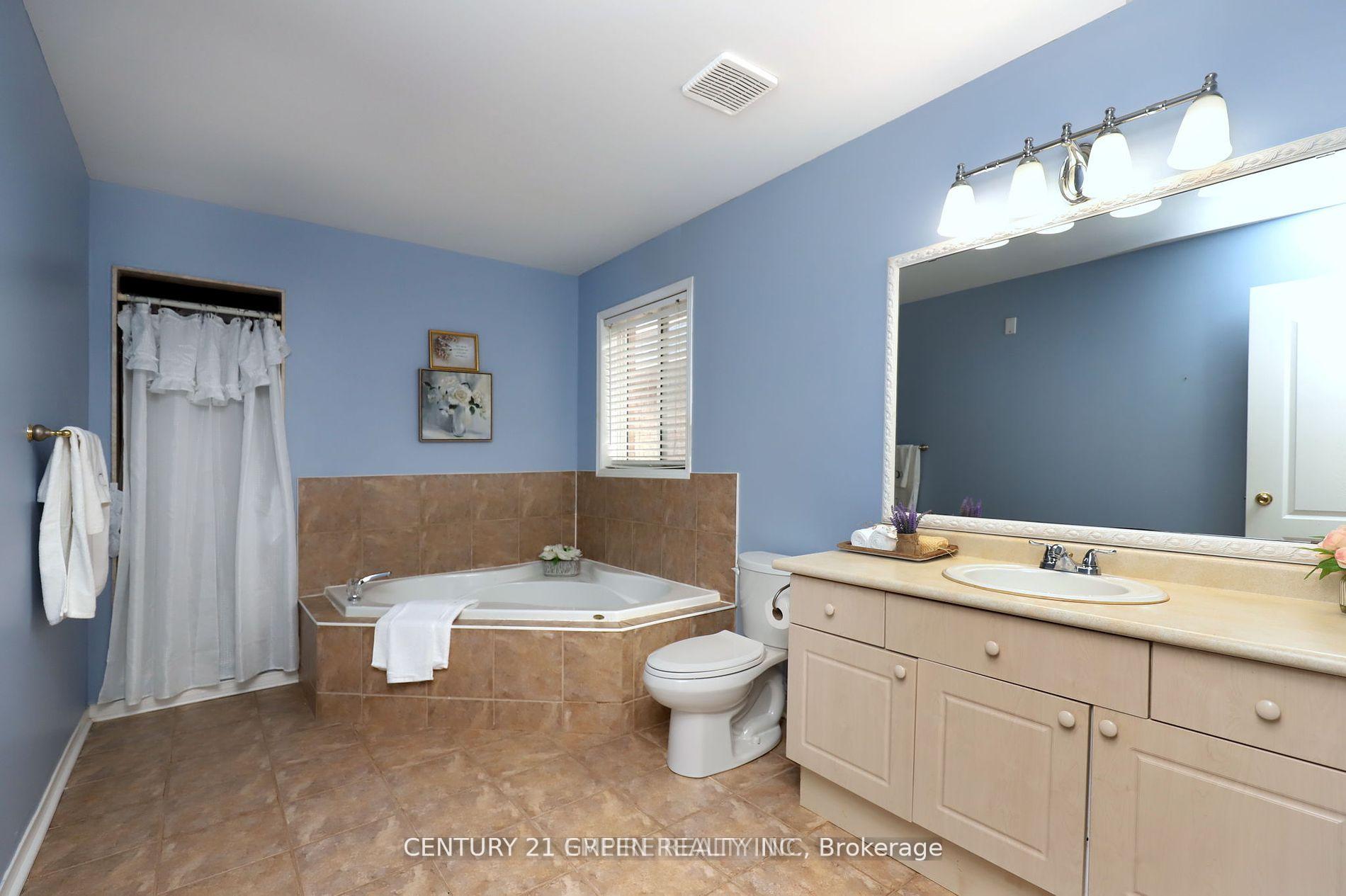 Photo 17 of 21 Spencer Drive, Brampton, Fletcher's Meadow — HOMEH